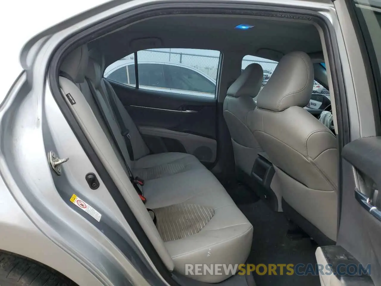 10 Photograph of a damaged car 4T1B11HK7KU752853 TOYOTA CAMRY 2019