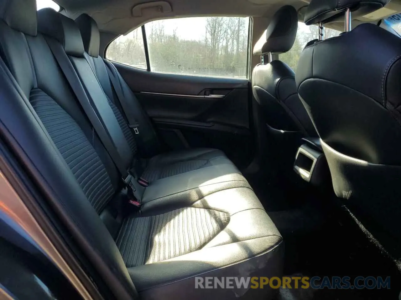 10 Photograph of a damaged car 4T1B11HK7KU762041 TOYOTA CAMRY 2019