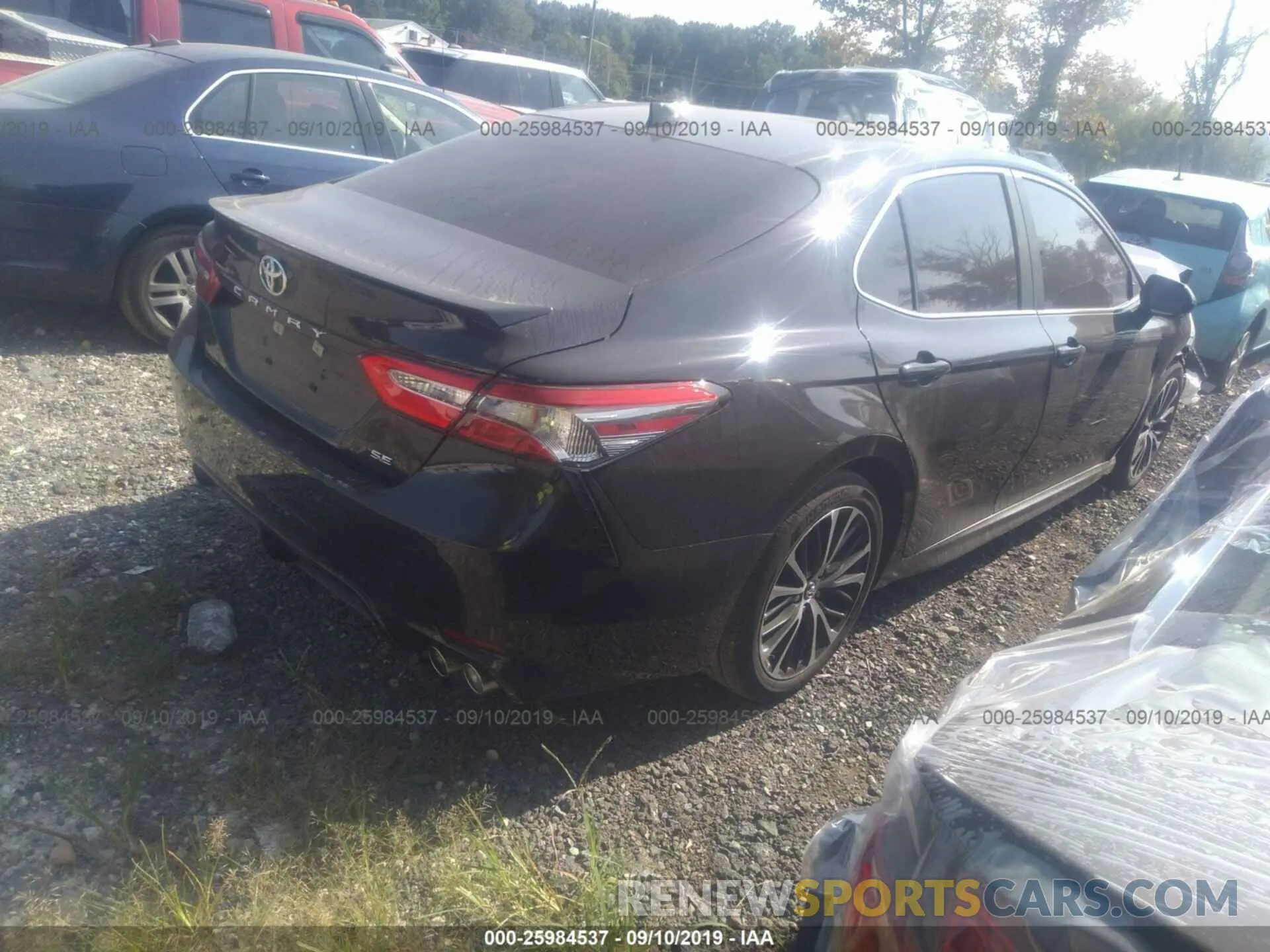4 Photograph of a damaged car 4T1B11HK7KU764064 TOYOTA CAMRY 2019