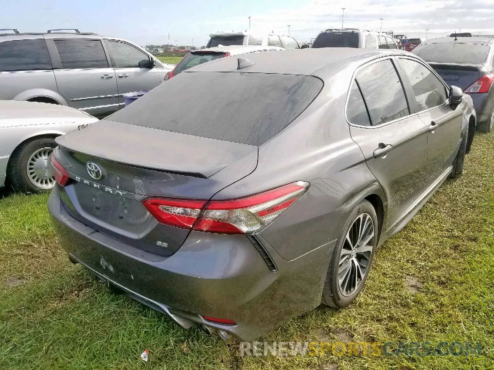 4 Photograph of a damaged car 4T1B11HK7KU767532 TOYOTA CAMRY 2019