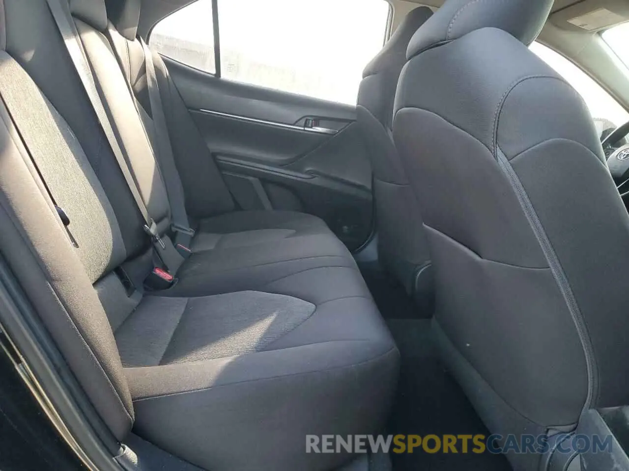 10 Photograph of a damaged car 4T1B11HK7KU770429 TOYOTA CAMRY 2019