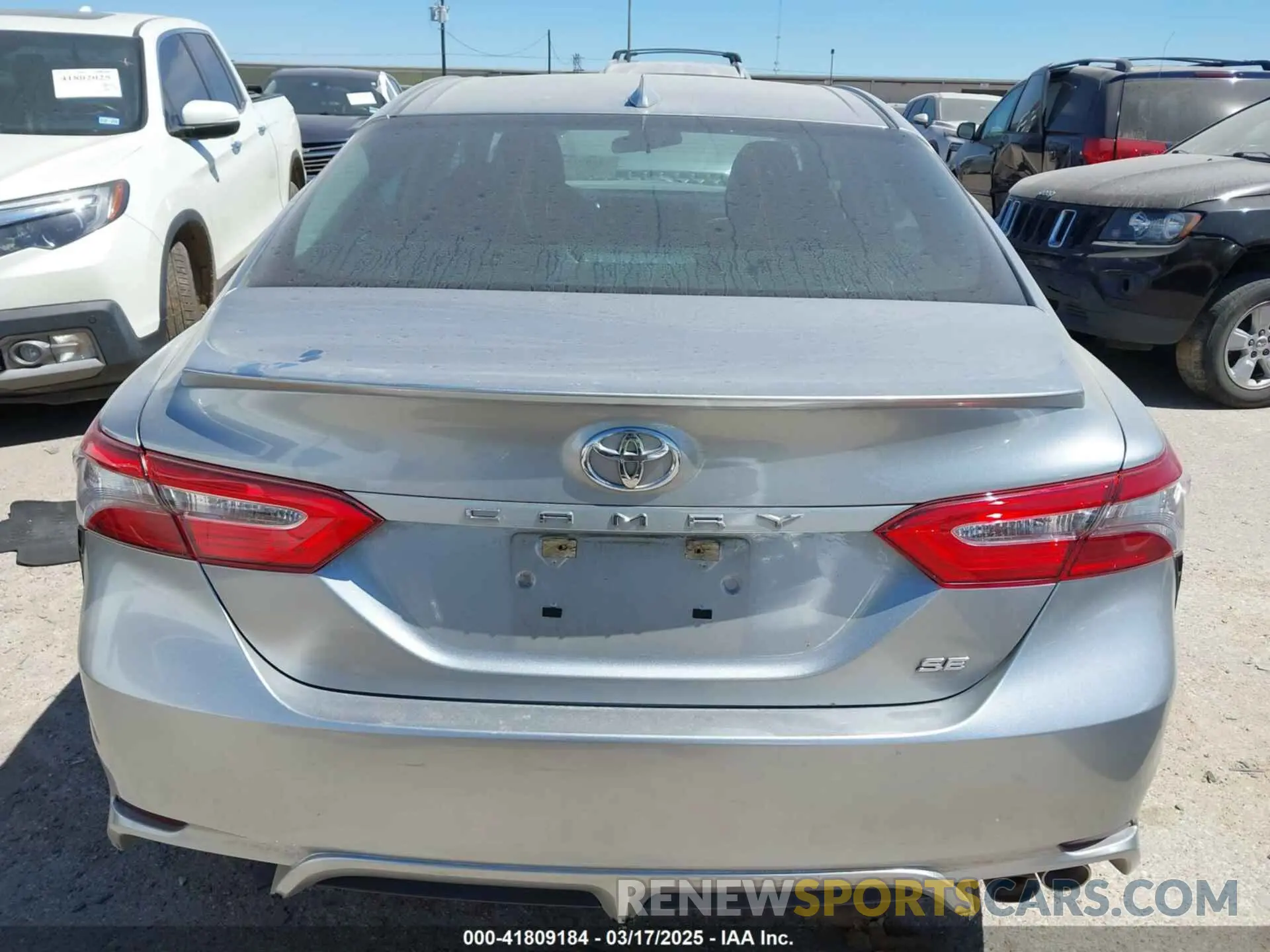 16 Photograph of a damaged car 4T1B11HK7KU783438 TOYOTA CAMRY 2019