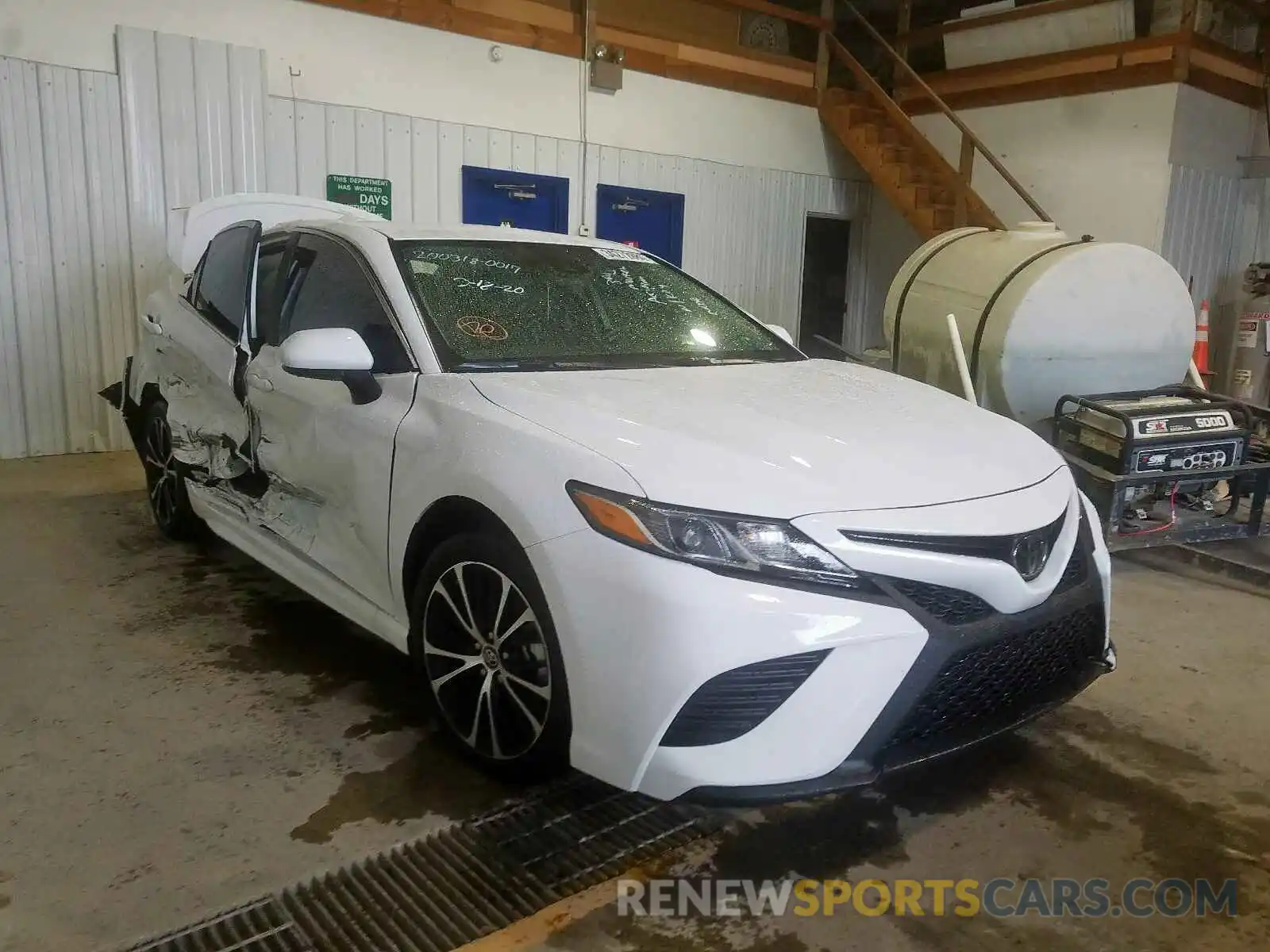 1 Photograph of a damaged car 4T1B11HK7KU798991 TOYOTA CAMRY 2019