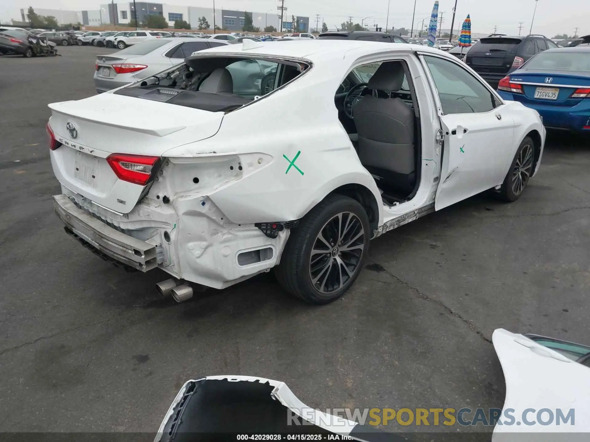 4 Photograph of a damaged car 4T1B11HK7KU806491 TOYOTA CAMRY 2019