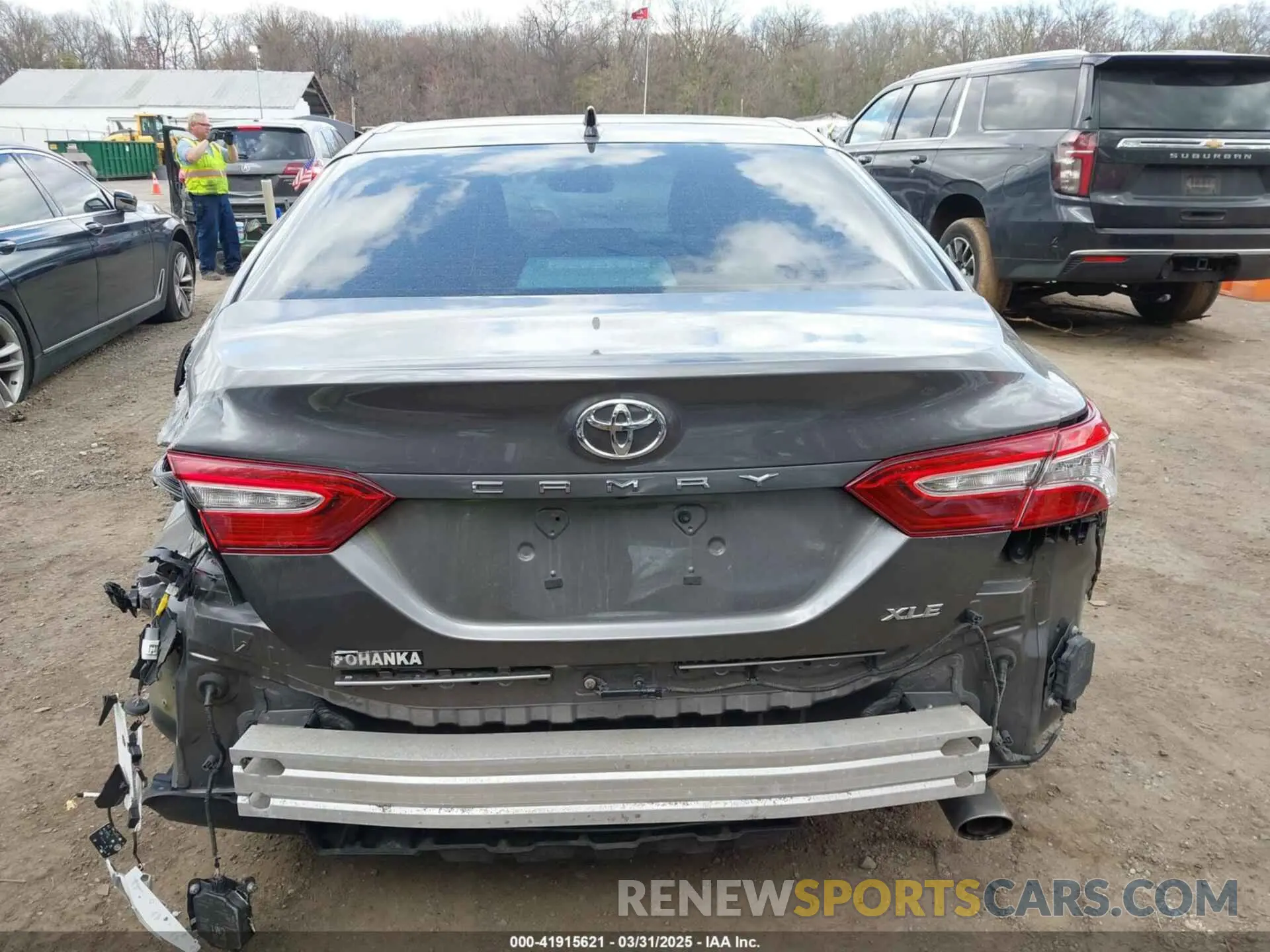 16 Photograph of a damaged car 4T1B11HK7KU840270 TOYOTA CAMRY 2019