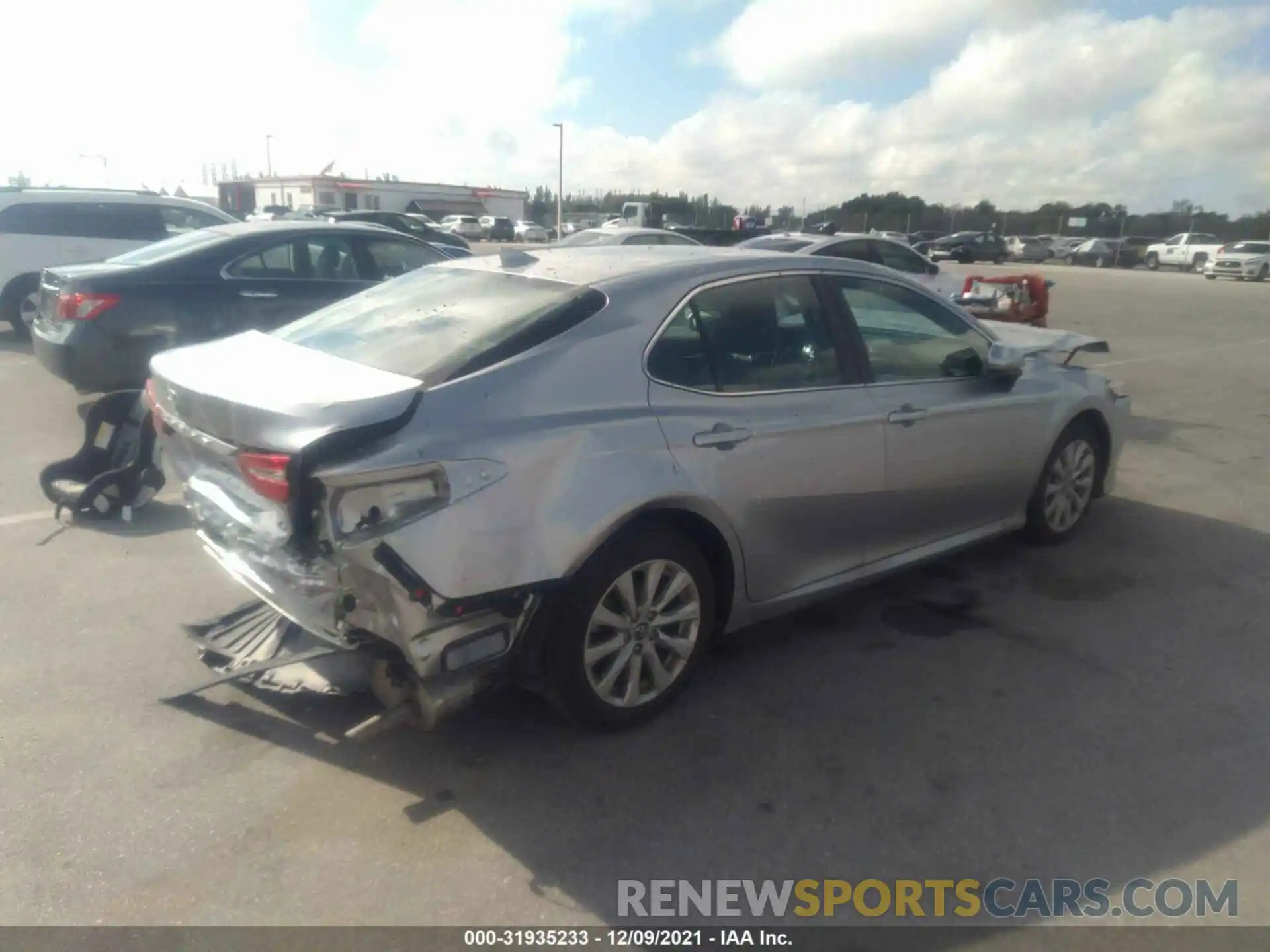 4 Photograph of a damaged car 4T1B11HK7KU847090 TOYOTA CAMRY 2019