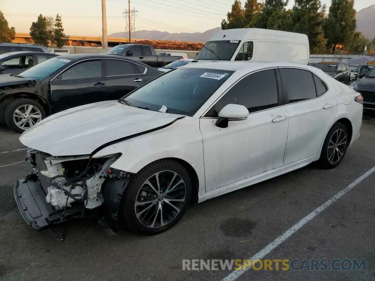 1 Photograph of a damaged car 4T1B11HK8KU172799 TOYOTA CAMRY 2019