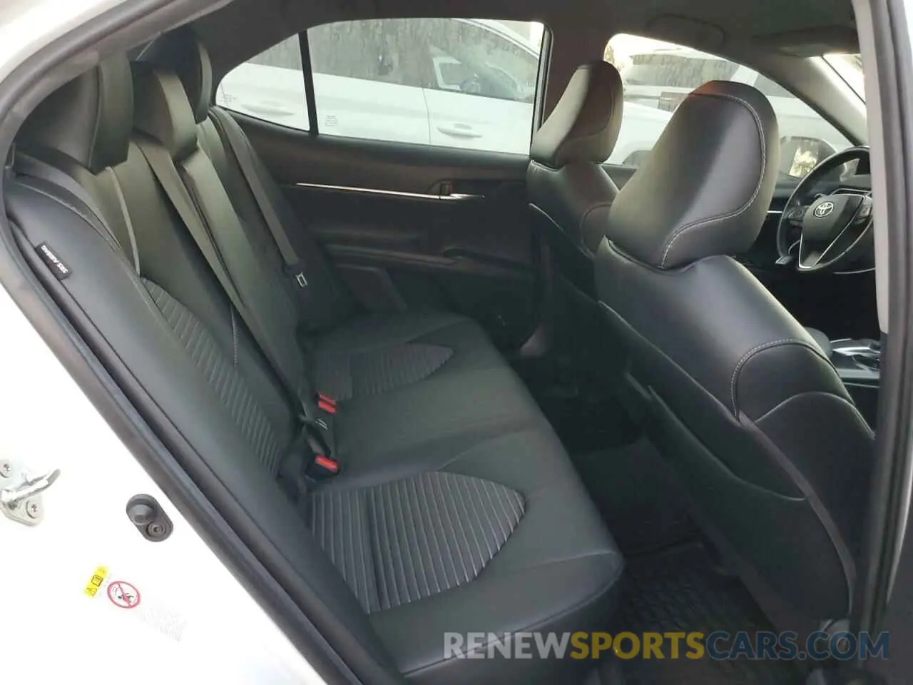 10 Photograph of a damaged car 4T1B11HK8KU172799 TOYOTA CAMRY 2019