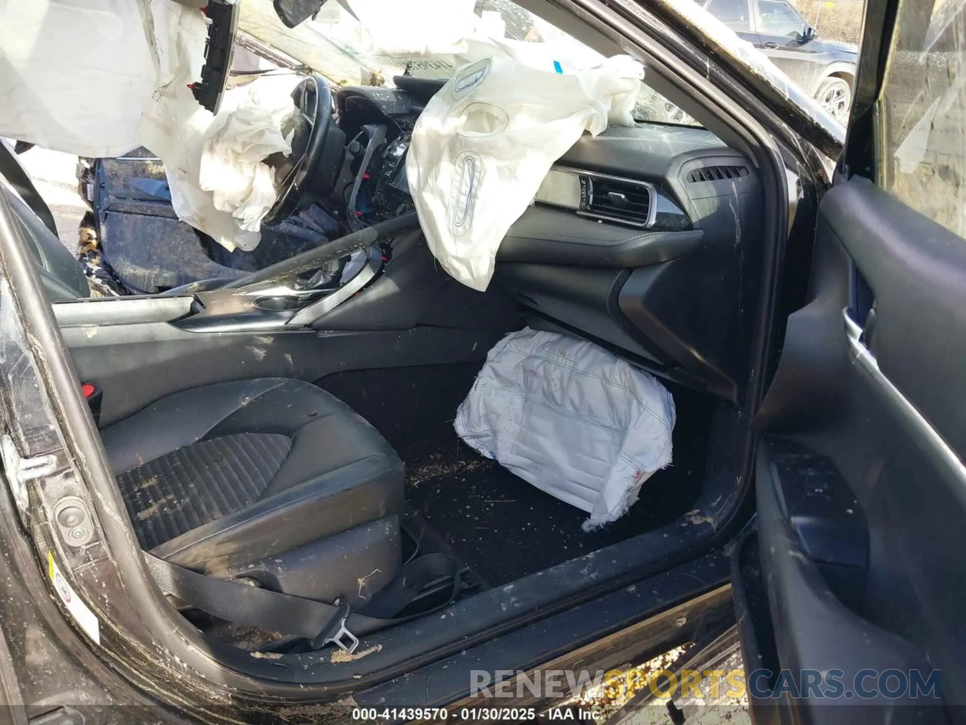 5 Photograph of a damaged car 4T1B11HK8KU174083 TOYOTA CAMRY 2019