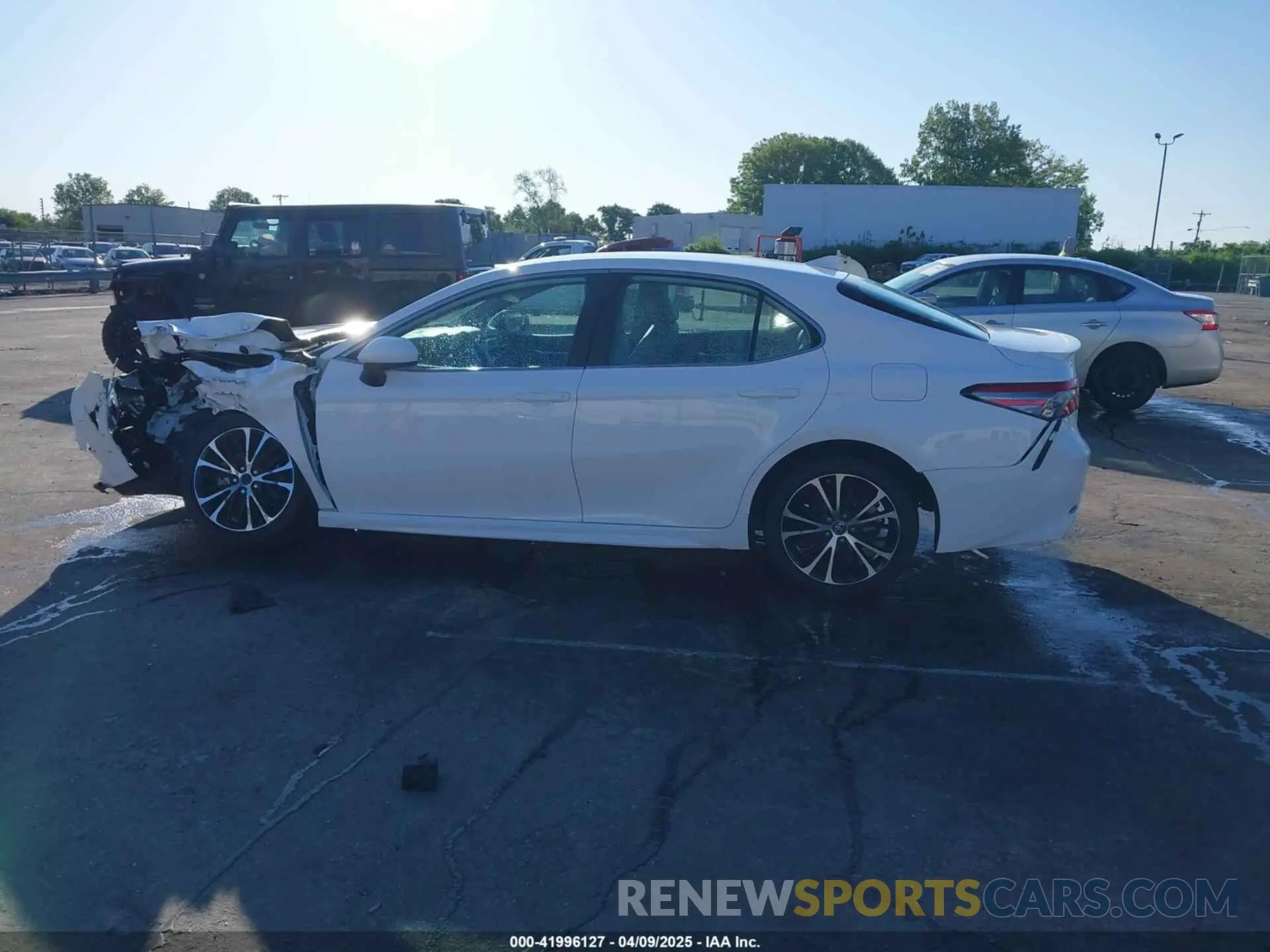14 Photograph of a damaged car 4T1B11HK8KU181311 TOYOTA CAMRY 2019