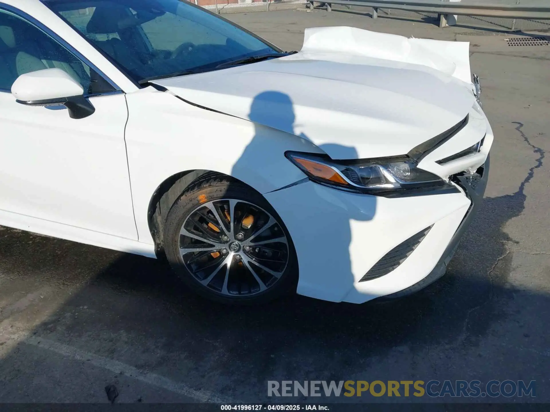 18 Photograph of a damaged car 4T1B11HK8KU181311 TOYOTA CAMRY 2019