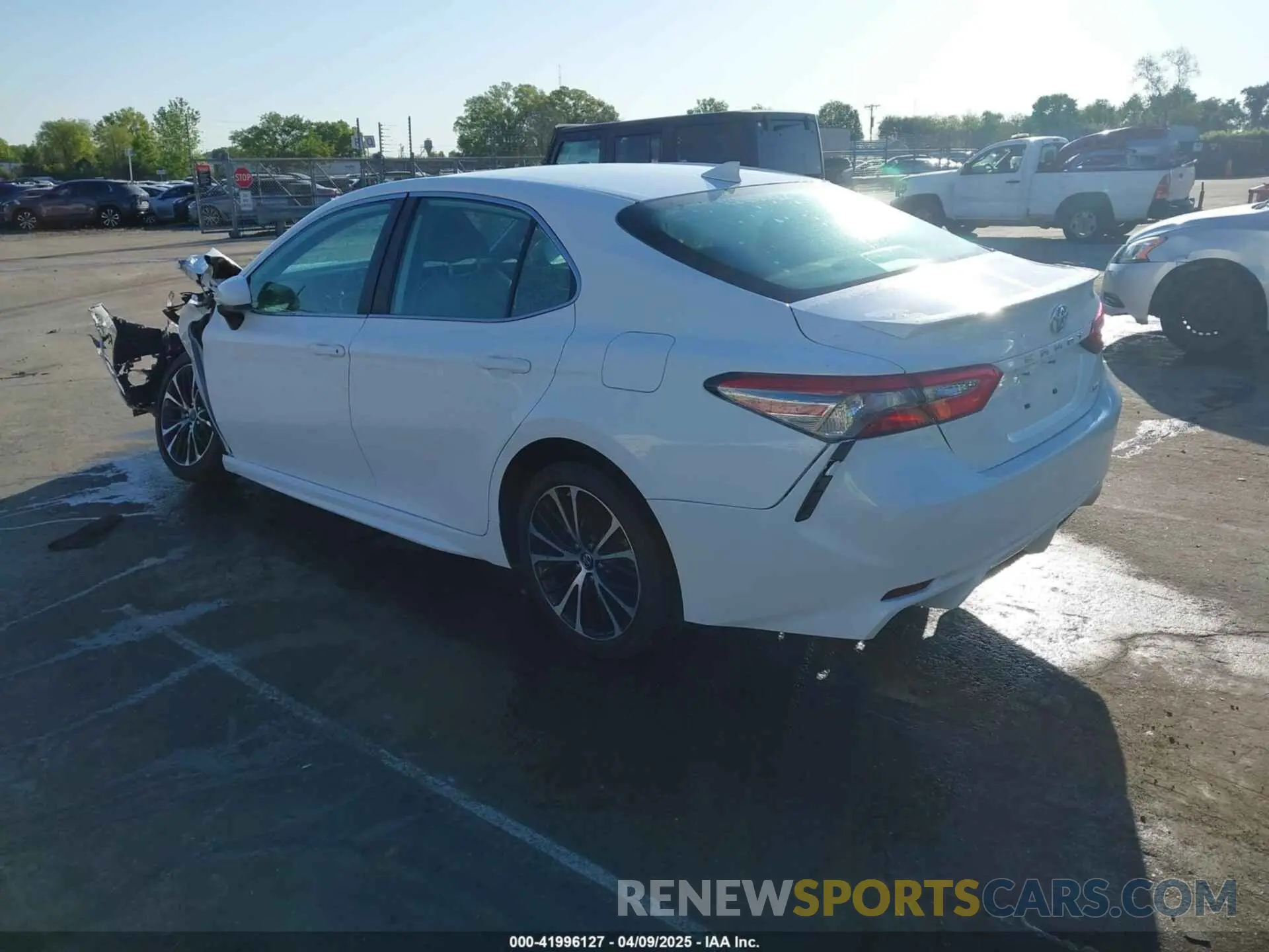 3 Photograph of a damaged car 4T1B11HK8KU181311 TOYOTA CAMRY 2019