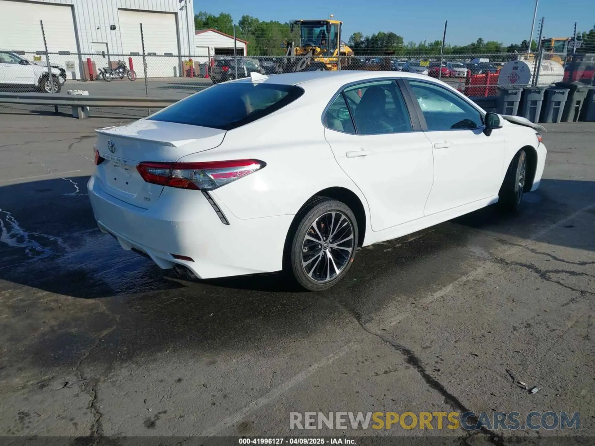 4 Photograph of a damaged car 4T1B11HK8KU181311 TOYOTA CAMRY 2019