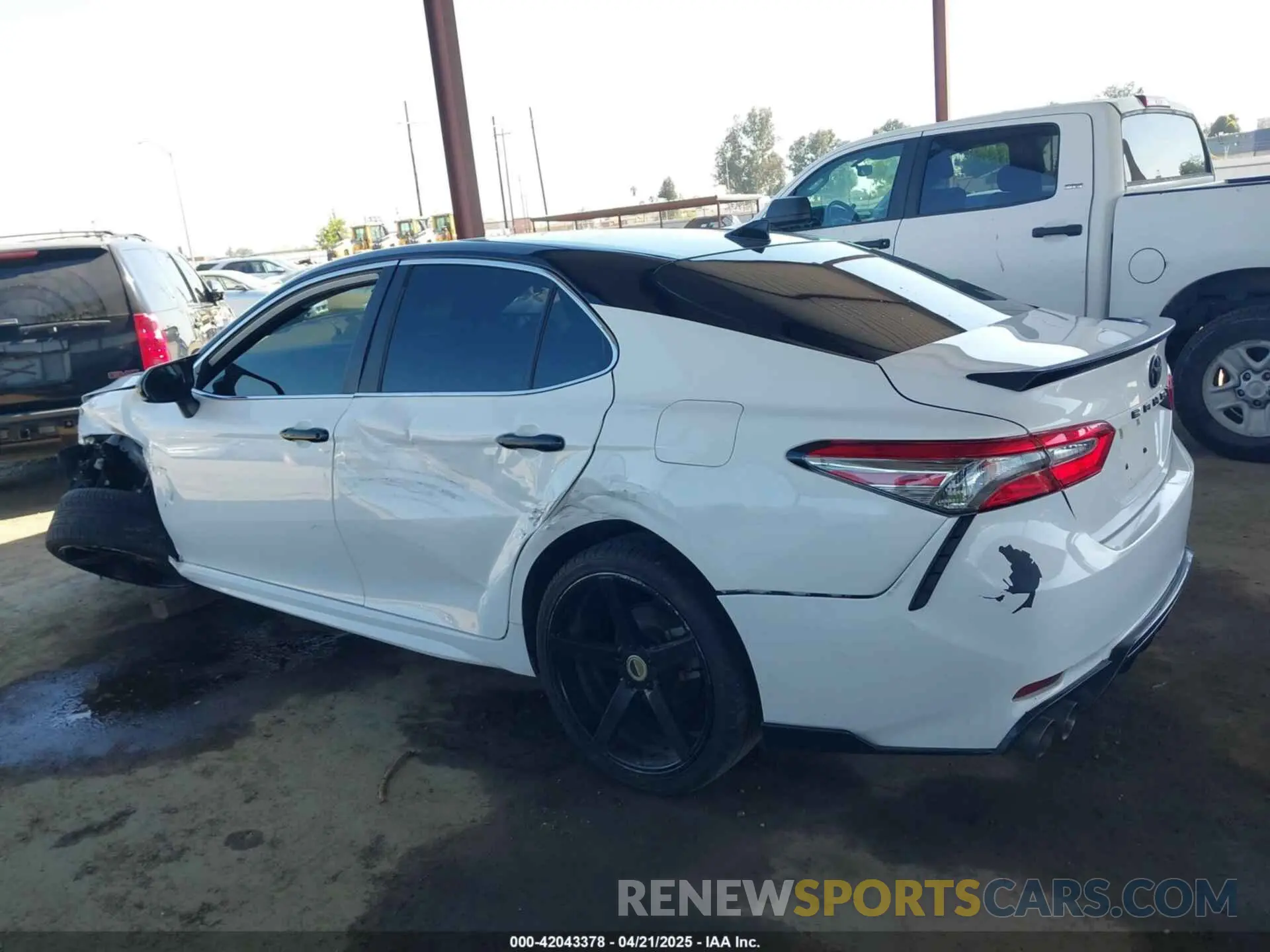 15 Photograph of a damaged car 4T1B11HK8KU191644 TOYOTA CAMRY 2019