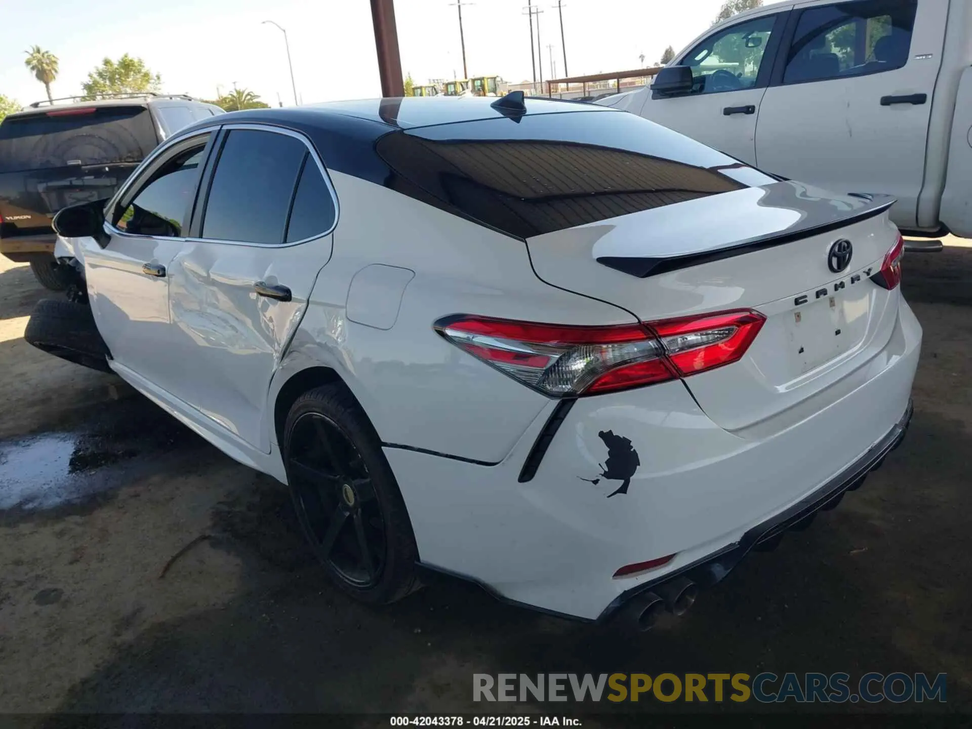 3 Photograph of a damaged car 4T1B11HK8KU191644 TOYOTA CAMRY 2019