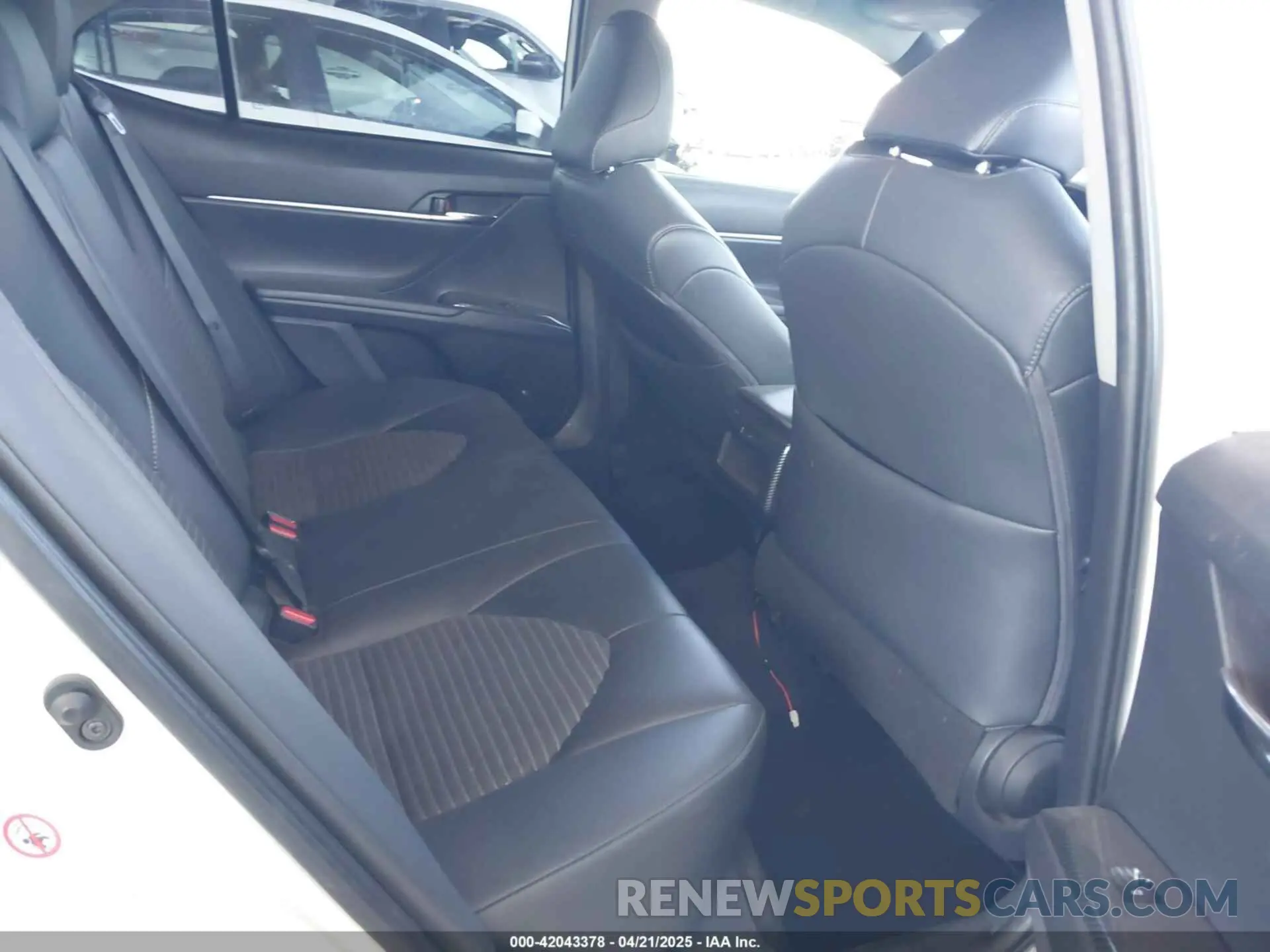 8 Photograph of a damaged car 4T1B11HK8KU191644 TOYOTA CAMRY 2019