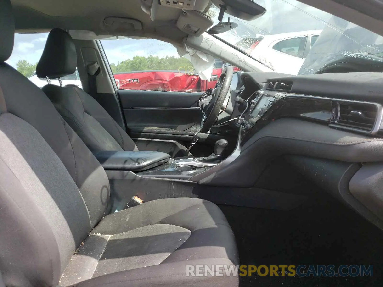 5 Photograph of a damaged car 4T1B11HK8KU196441 TOYOTA CAMRY 2019