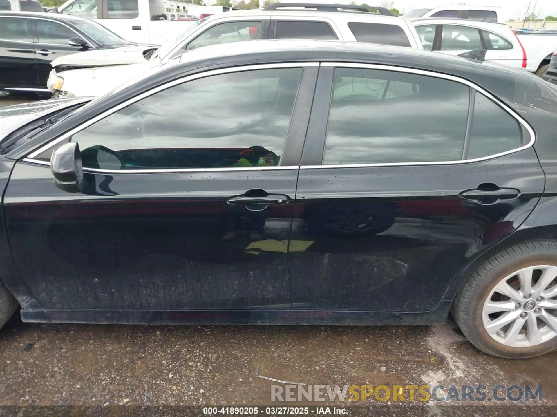 14 Photograph of a damaged car 4T1B11HK8KU197413 TOYOTA CAMRY 2019