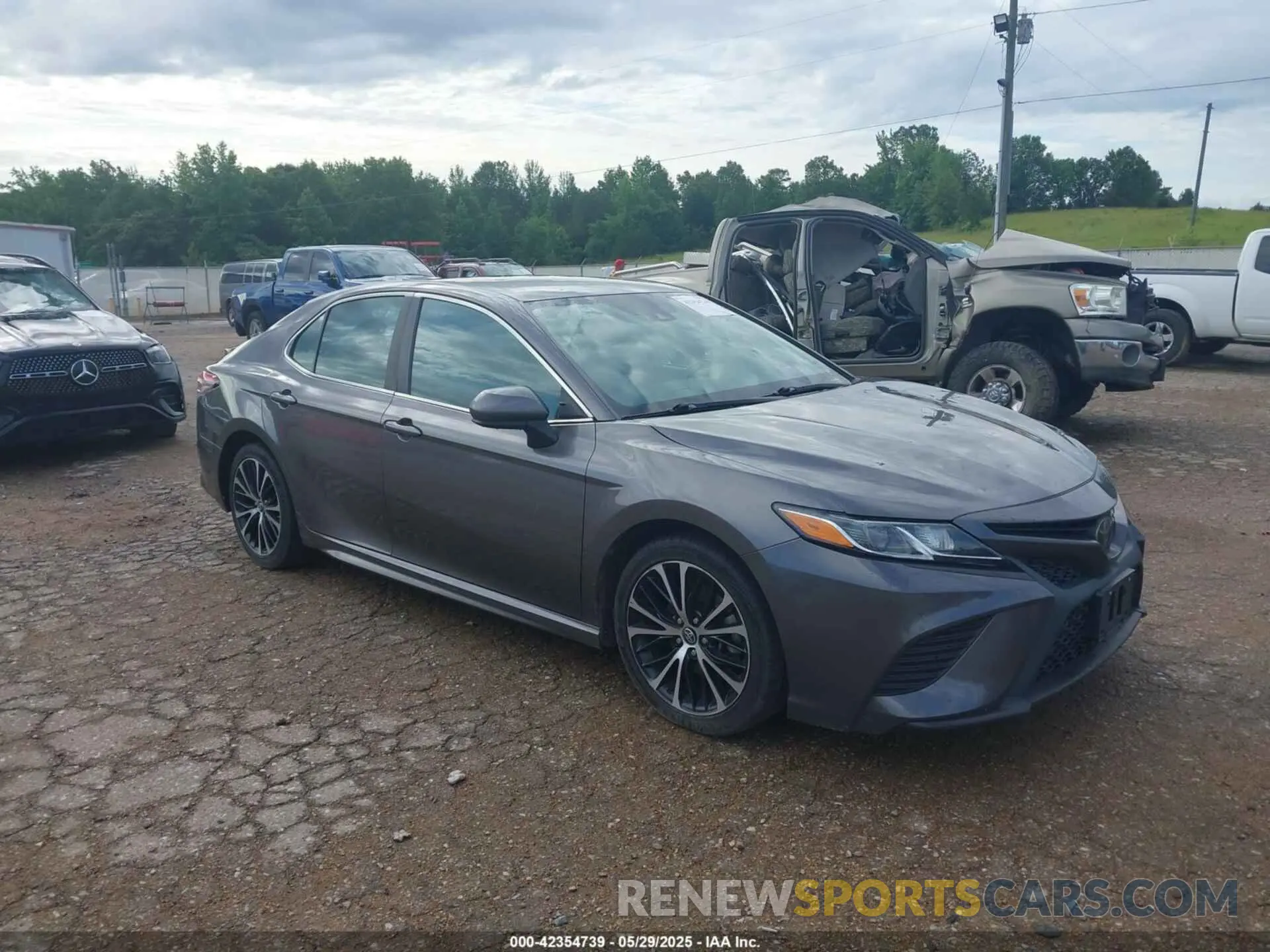 1 Photograph of a damaged car 4T1B11HK8KU201766 TOYOTA CAMRY 2019