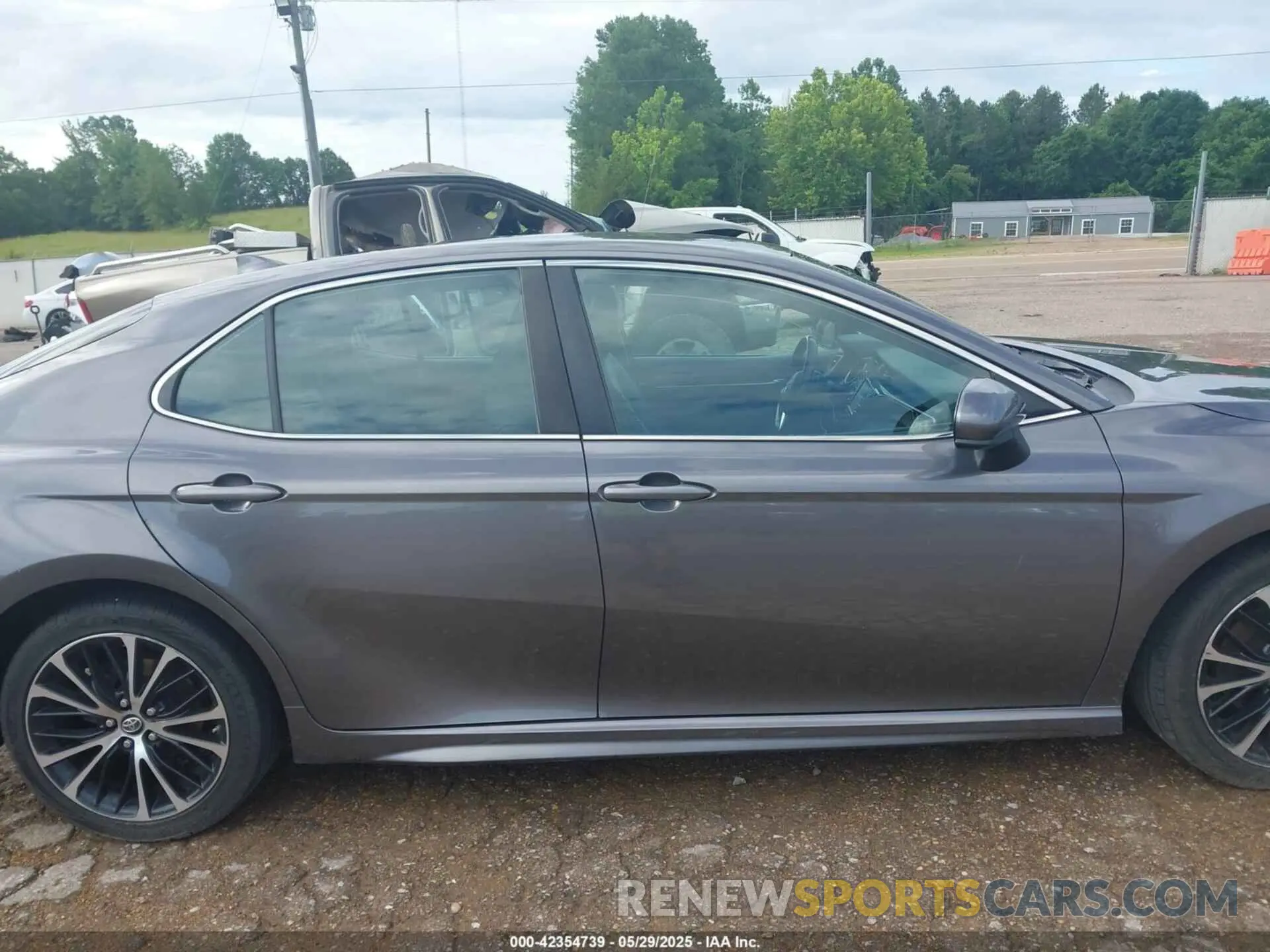 13 Photograph of a damaged car 4T1B11HK8KU201766 TOYOTA CAMRY 2019