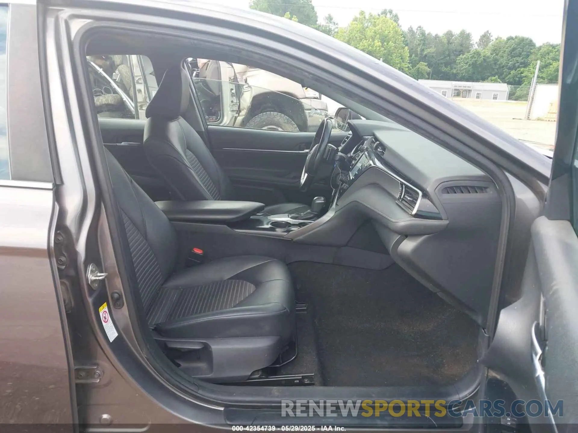 5 Photograph of a damaged car 4T1B11HK8KU201766 TOYOTA CAMRY 2019
