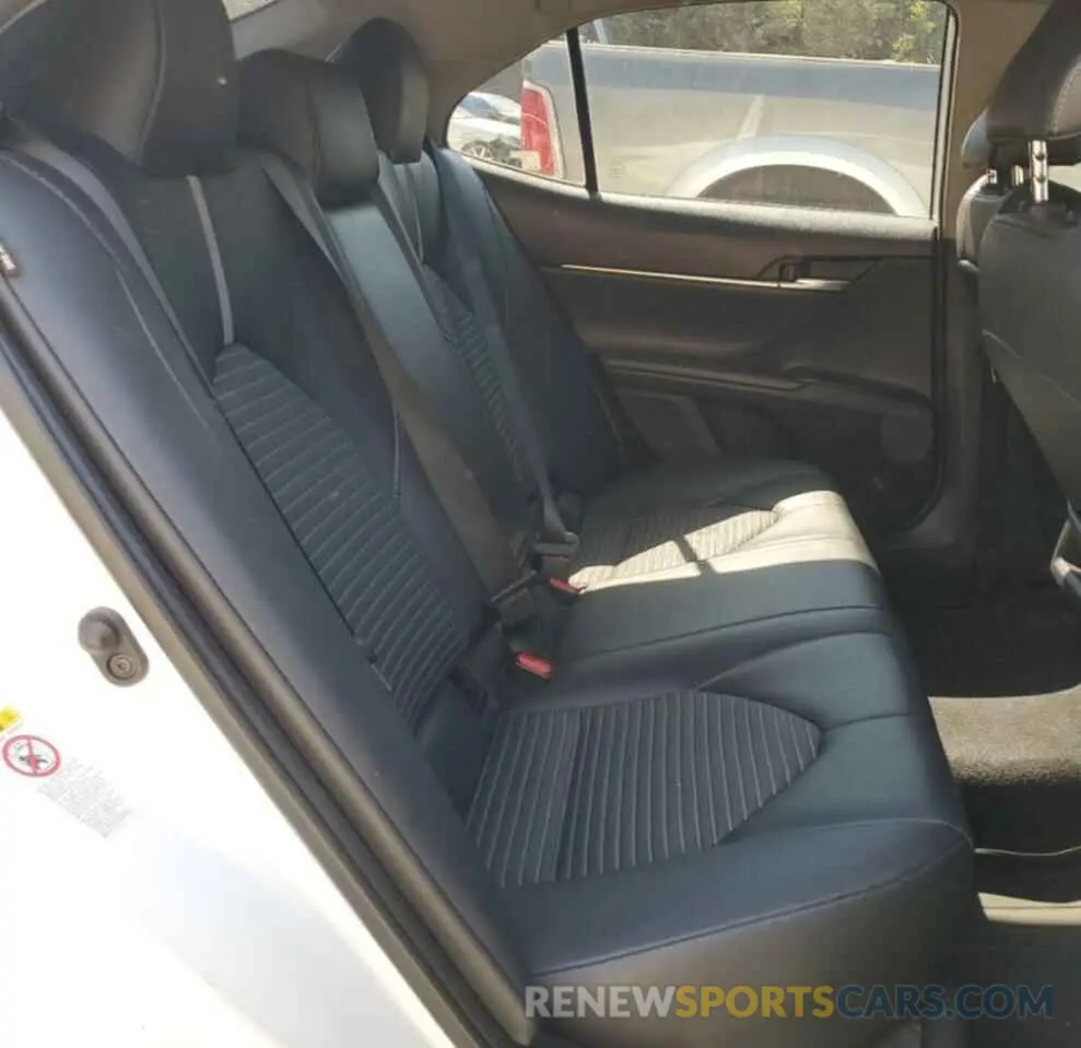 10 Photograph of a damaged car 4T1B11HK8KU216056 TOYOTA CAMRY 2019
