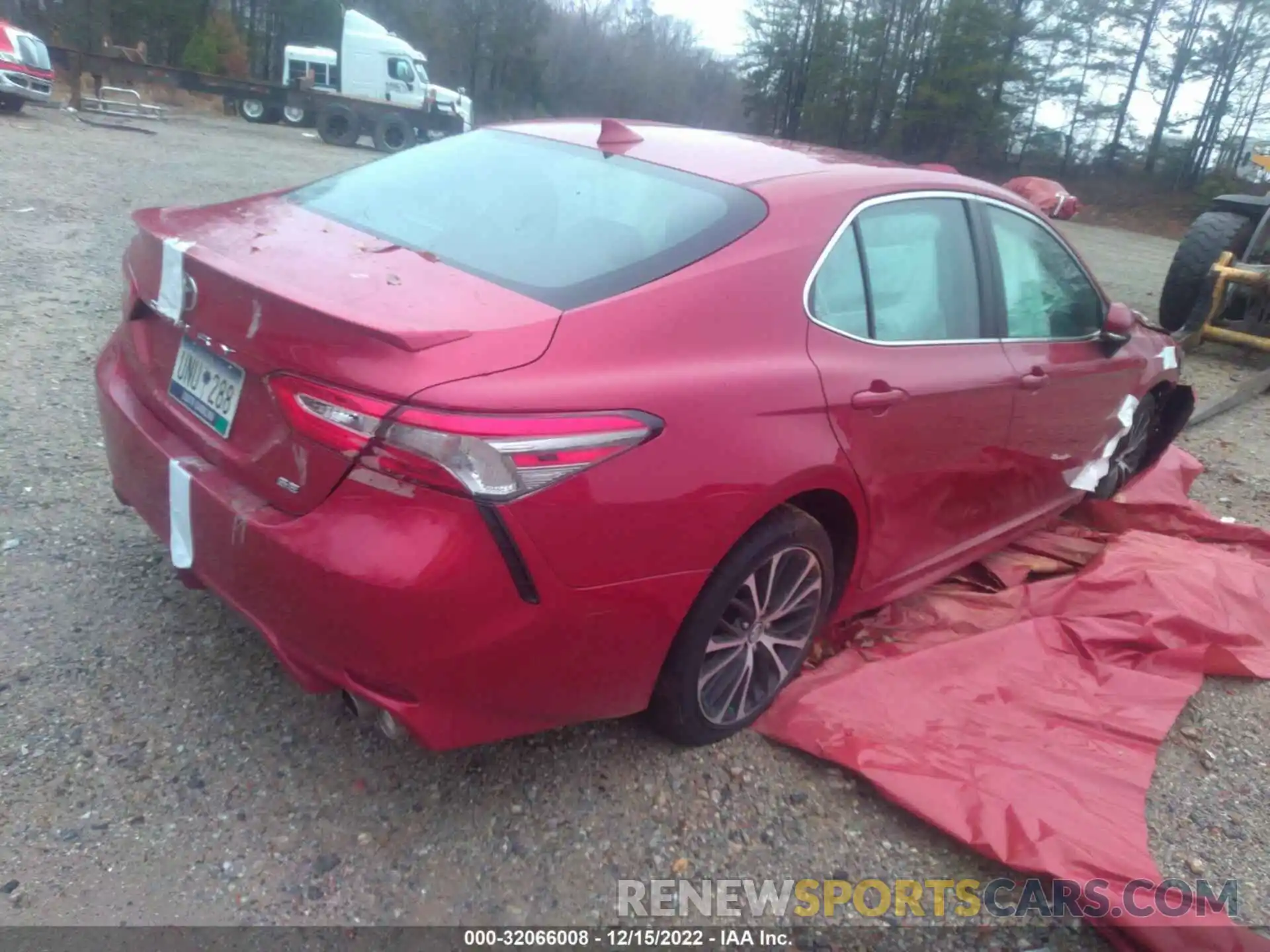 4 Photograph of a damaged car 4T1B11HK8KU222505 TOYOTA CAMRY 2019