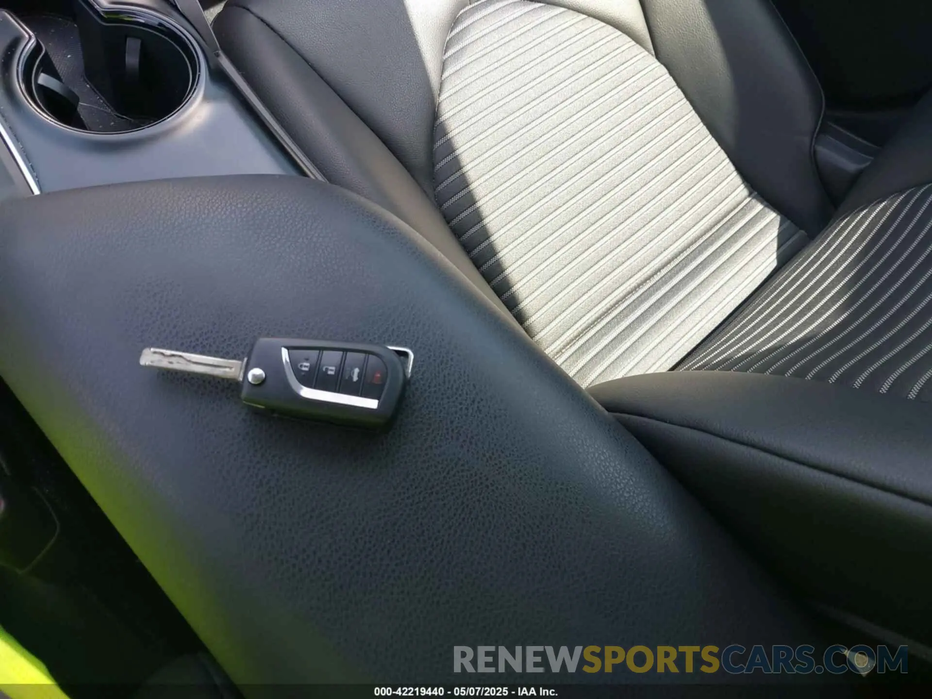 11 Photograph of a damaged car 4T1B11HK8KU226604 TOYOTA CAMRY 2019