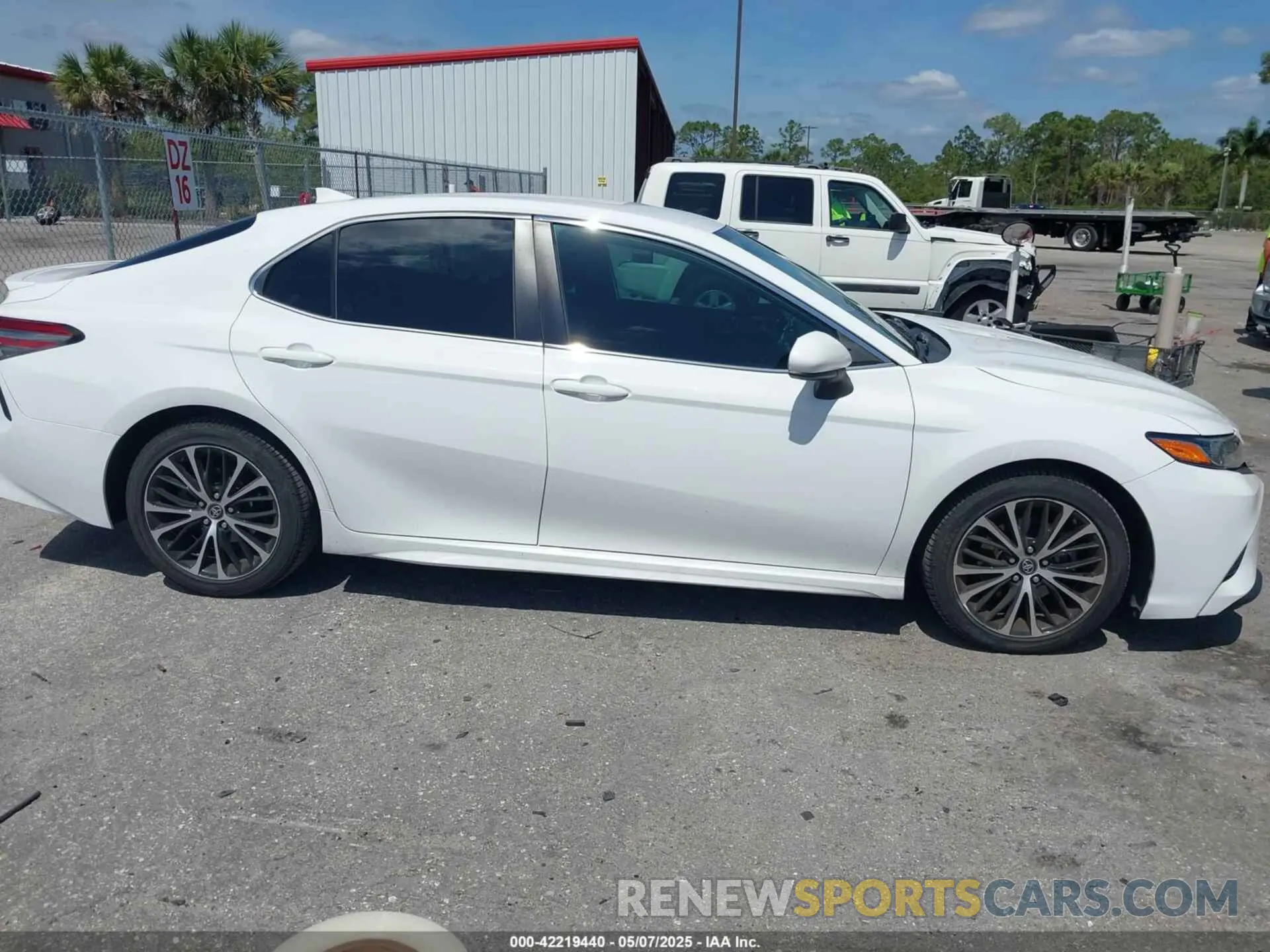 13 Photograph of a damaged car 4T1B11HK8KU226604 TOYOTA CAMRY 2019