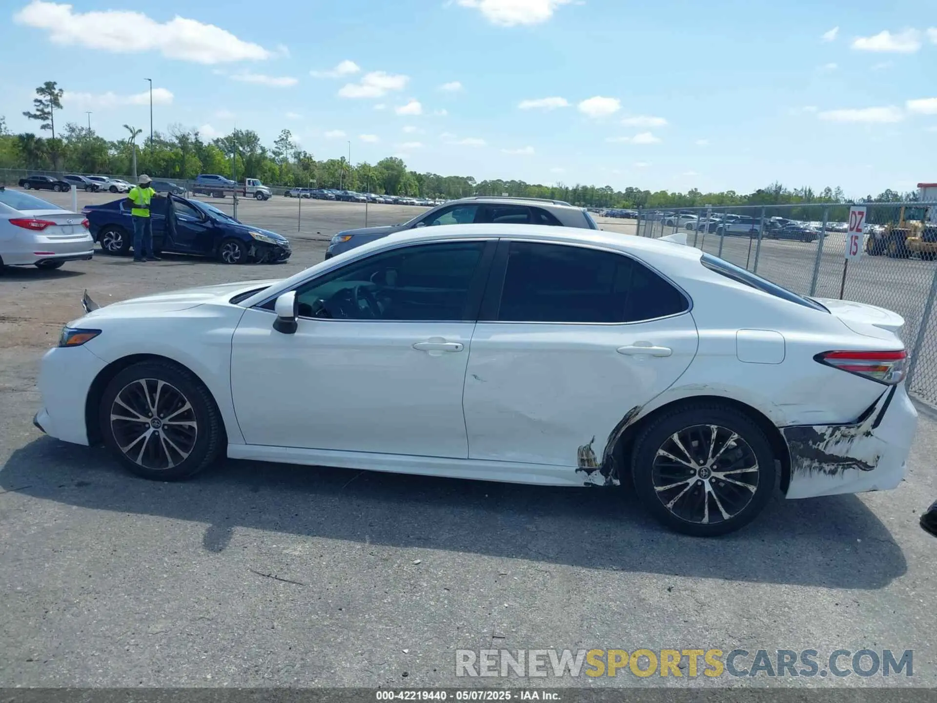 14 Photograph of a damaged car 4T1B11HK8KU226604 TOYOTA CAMRY 2019
