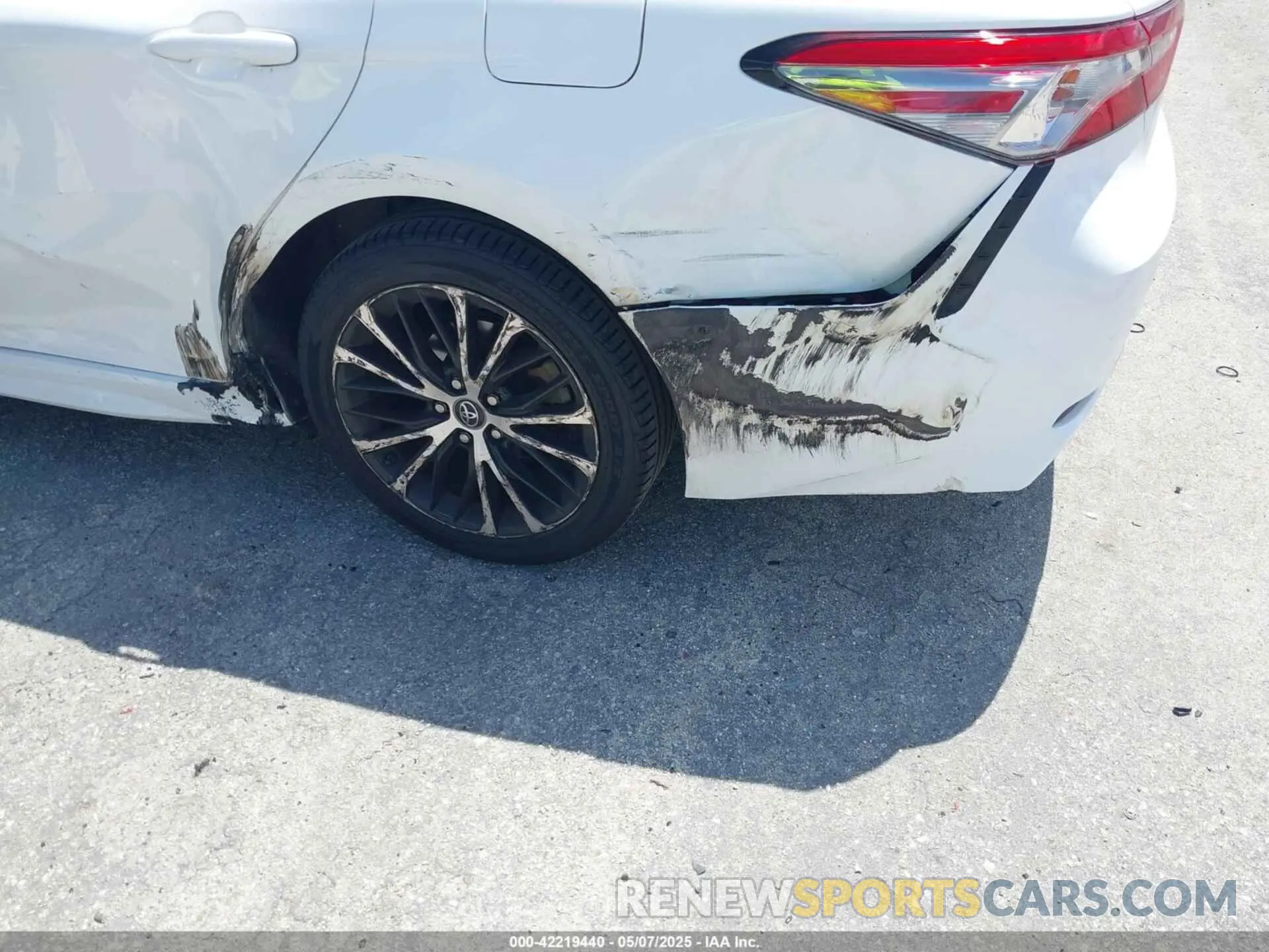 6 Photograph of a damaged car 4T1B11HK8KU226604 TOYOTA CAMRY 2019