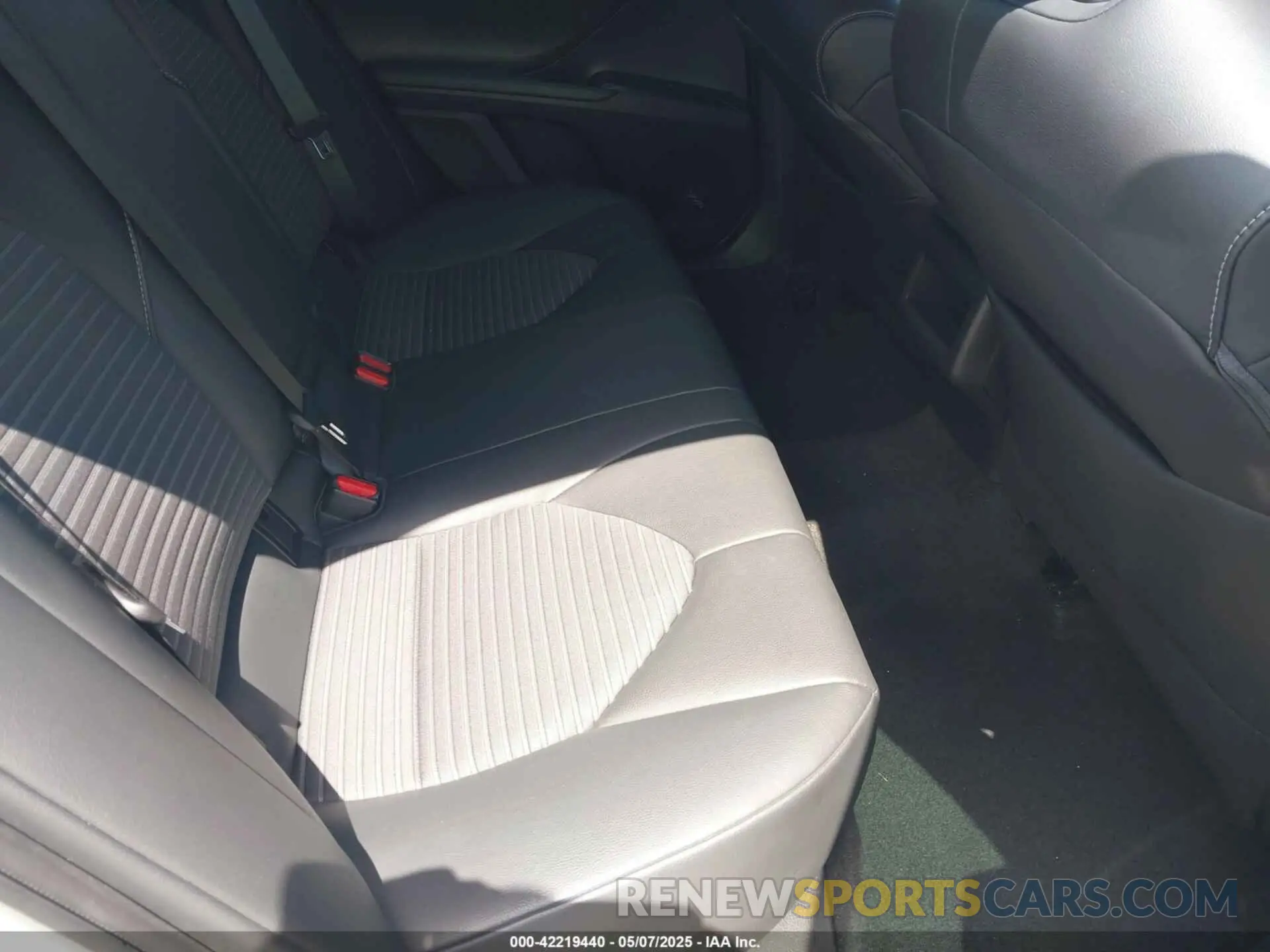 8 Photograph of a damaged car 4T1B11HK8KU226604 TOYOTA CAMRY 2019