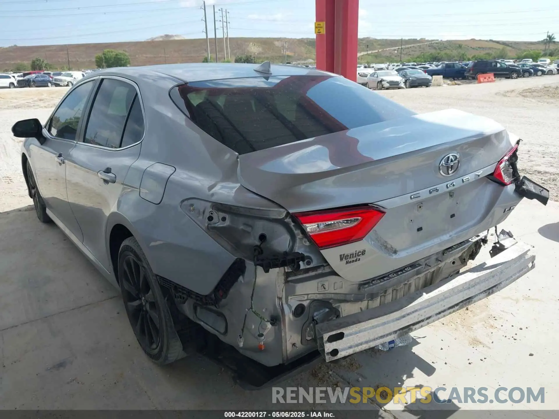 3 Photograph of a damaged car 4T1B11HK8KU228482 TOYOTA CAMRY 2019