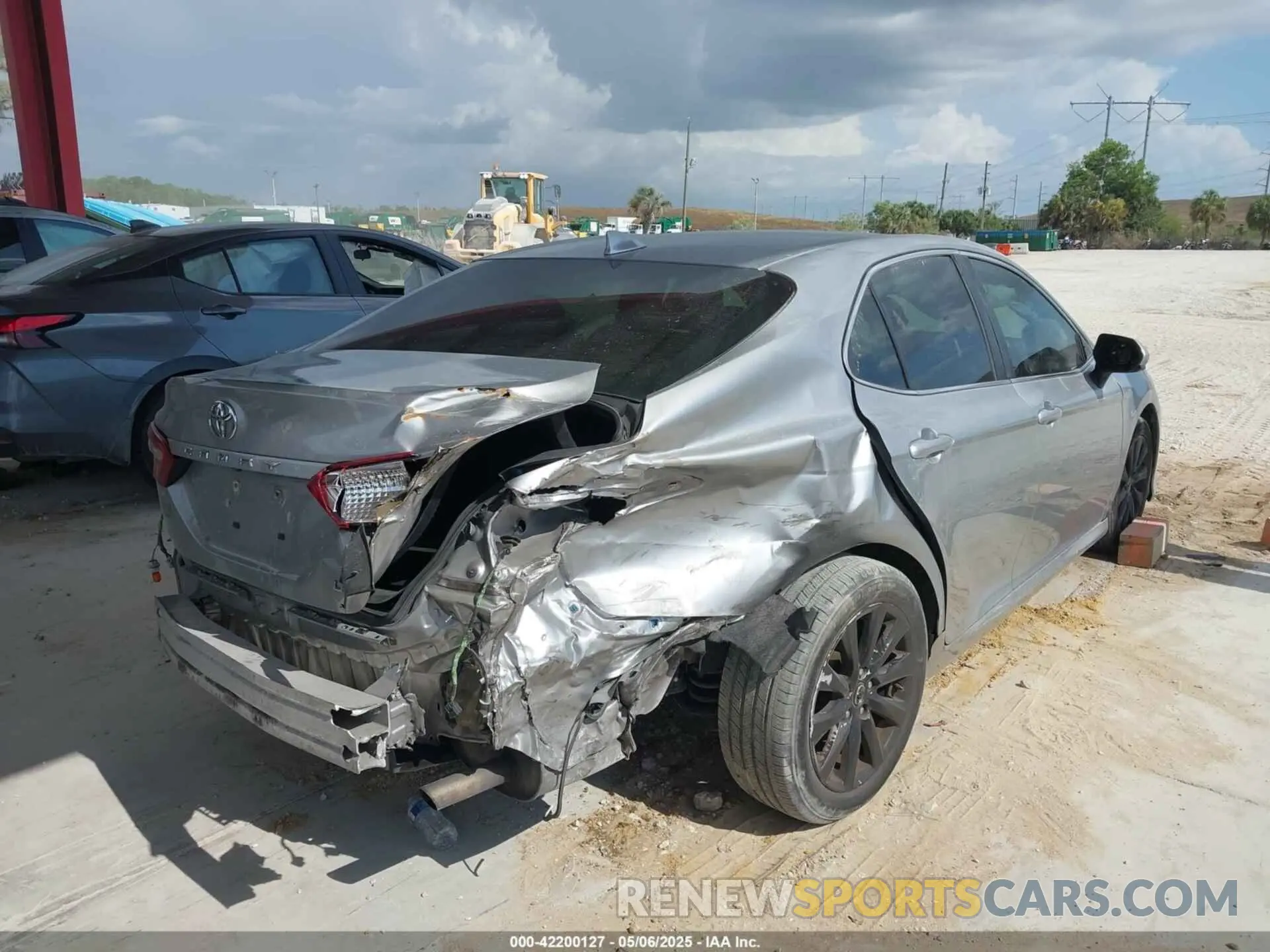 4 Photograph of a damaged car 4T1B11HK8KU228482 TOYOTA CAMRY 2019