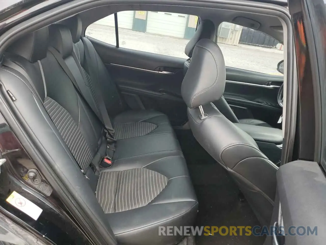 10 Photograph of a damaged car 4T1B11HK8KU228630 TOYOTA CAMRY 2019