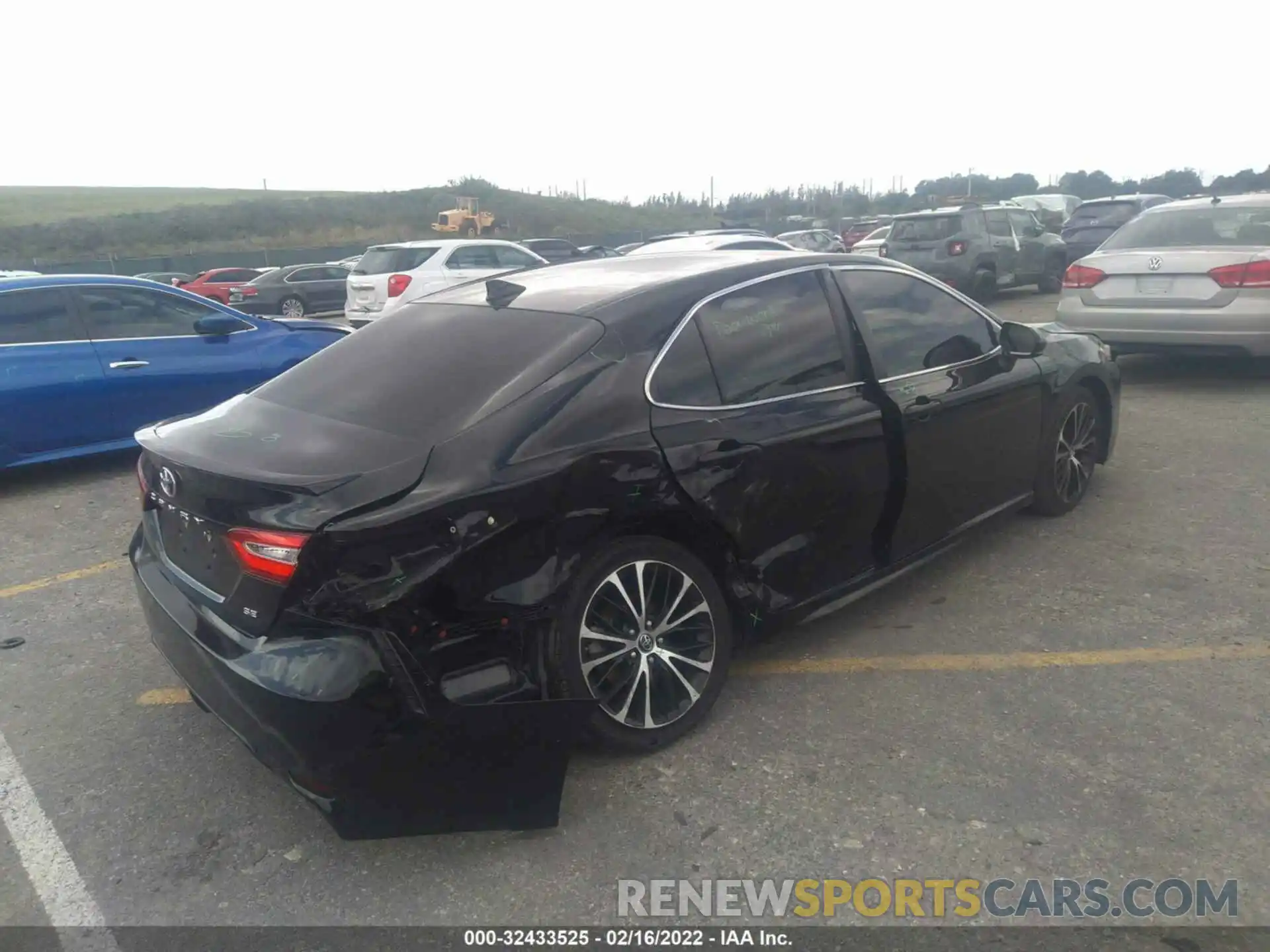 4 Photograph of a damaged car 4T1B11HK8KU228806 TOYOTA CAMRY 2019