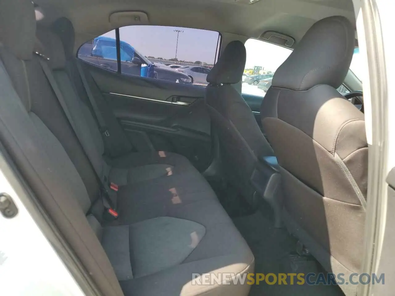 10 Photograph of a damaged car 4T1B11HK8KU238901 TOYOTA CAMRY 2019