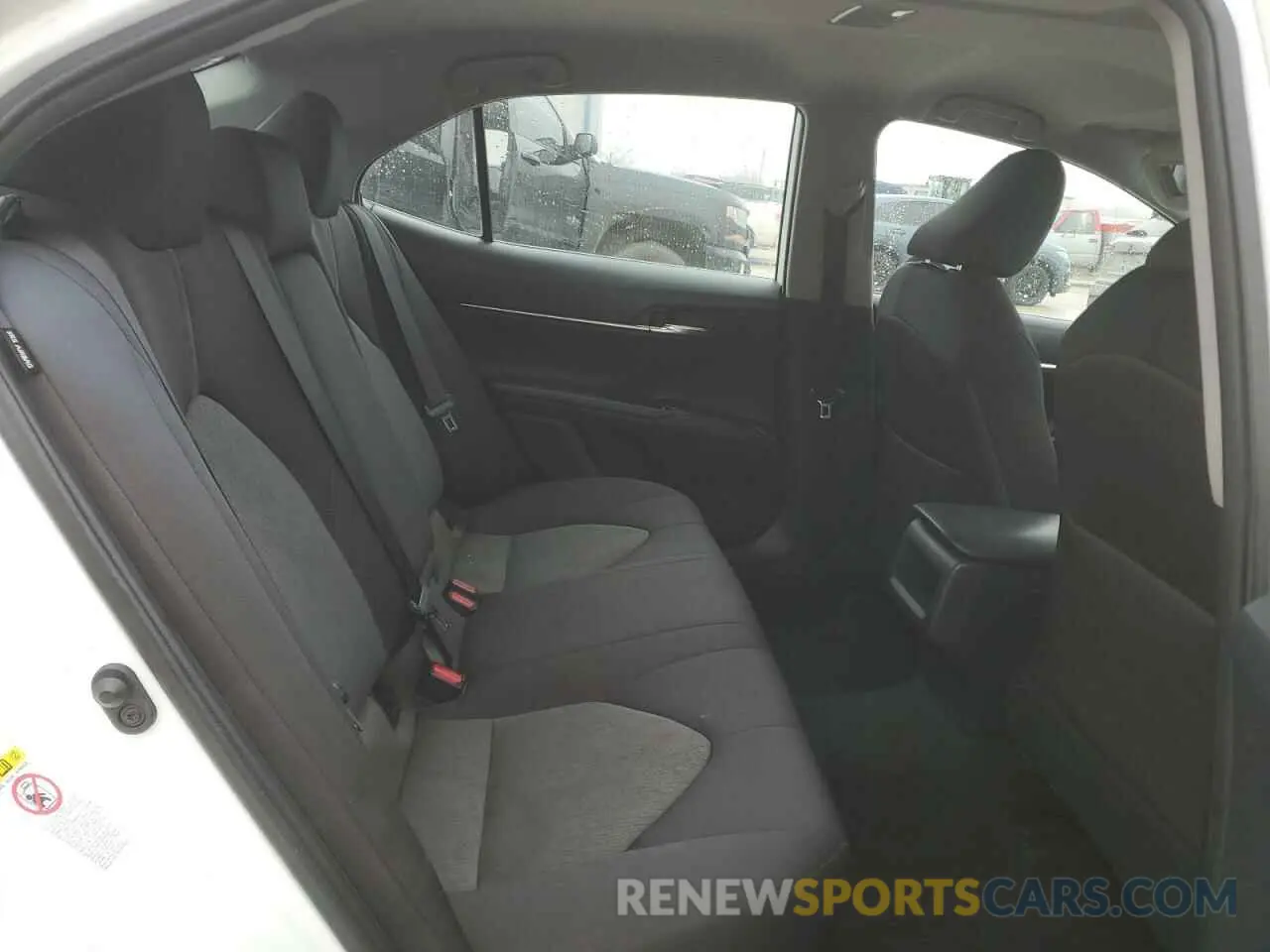 10 Photograph of a damaged car 4T1B11HK8KU239174 TOYOTA CAMRY 2019