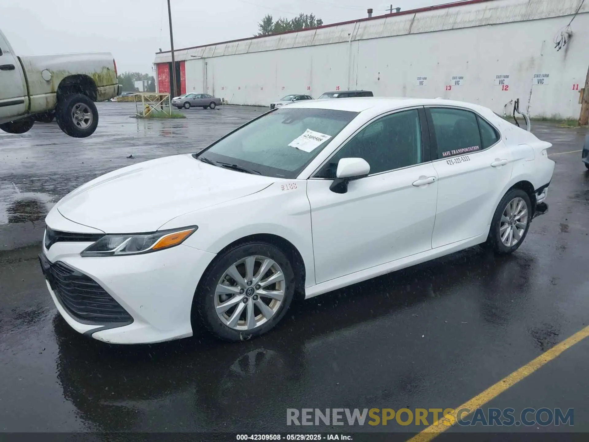 2 Photograph of a damaged car 4T1B11HK8KU242138 TOYOTA CAMRY 2019
