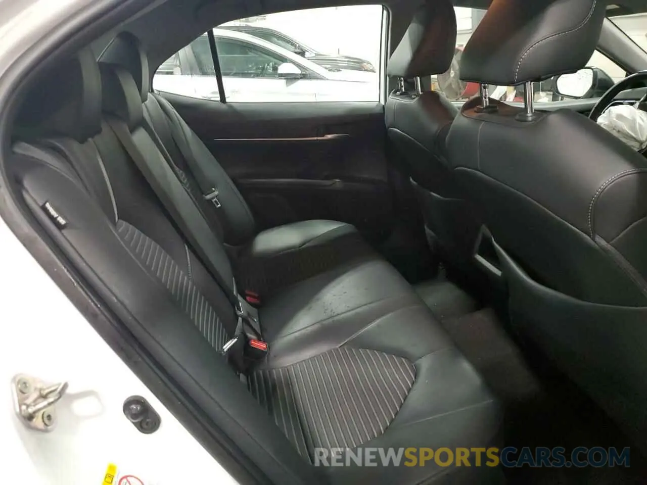 10 Photograph of a damaged car 4T1B11HK8KU247761 TOYOTA CAMRY 2019