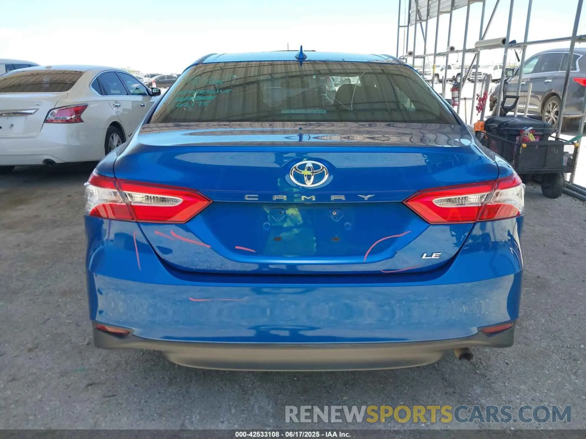 17 Photograph of a damaged car 4T1B11HK8KU256038 TOYOTA CAMRY 2019