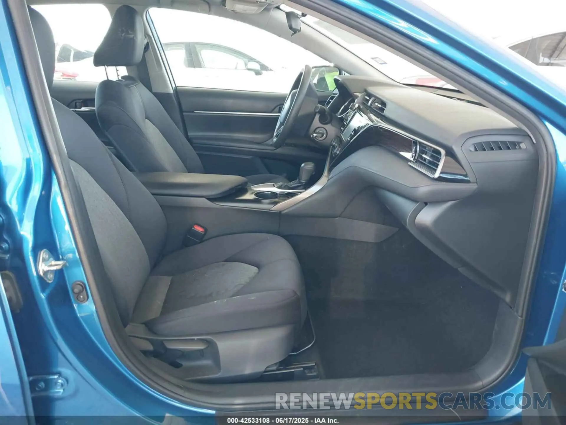 5 Photograph of a damaged car 4T1B11HK8KU256038 TOYOTA CAMRY 2019