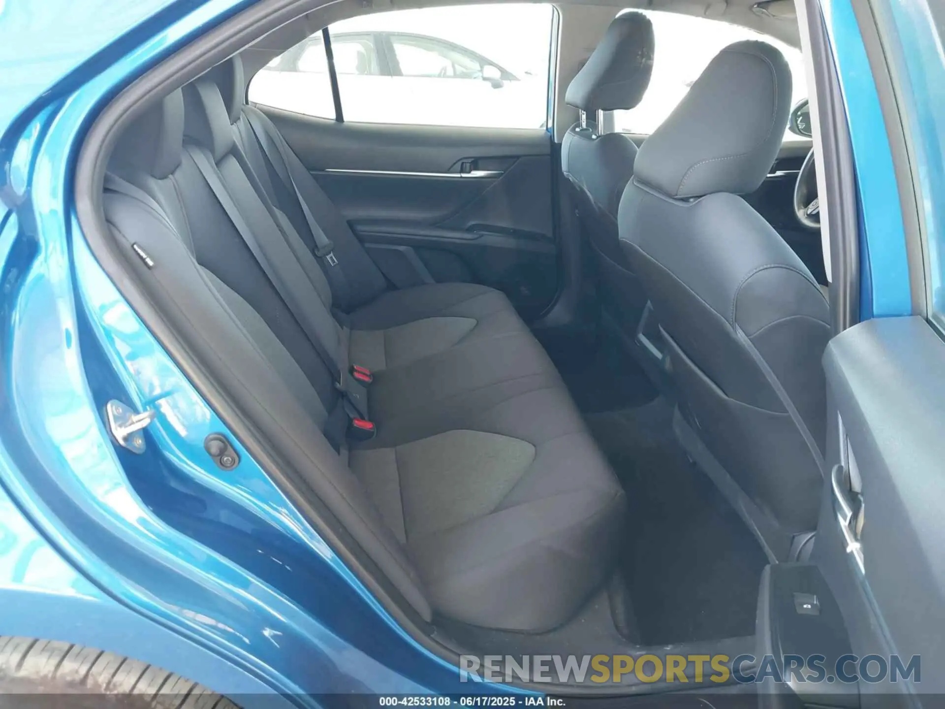 8 Photograph of a damaged car 4T1B11HK8KU256038 TOYOTA CAMRY 2019