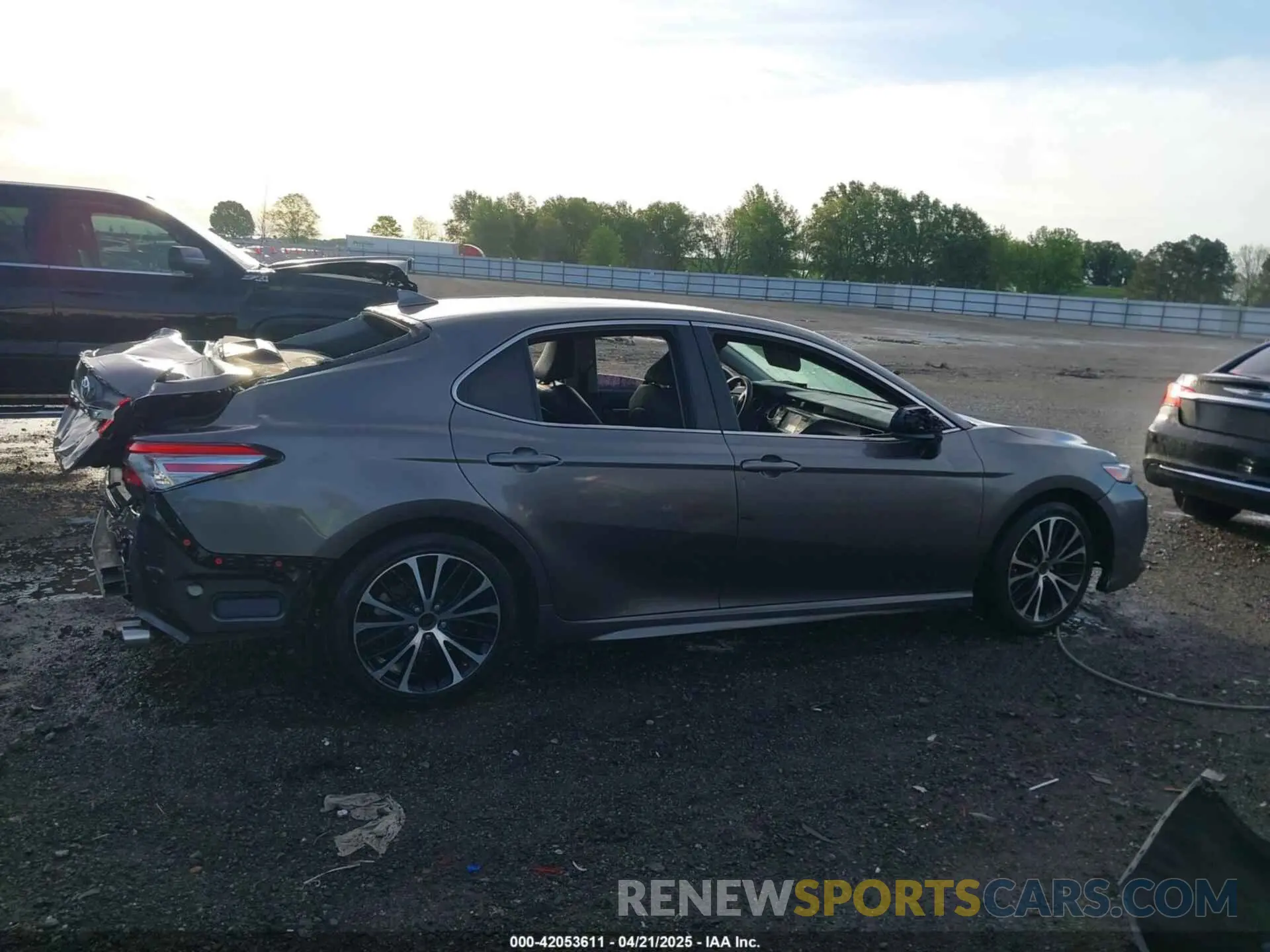 13 Photograph of a damaged car 4T1B11HK8KU258078 TOYOTA CAMRY 2019