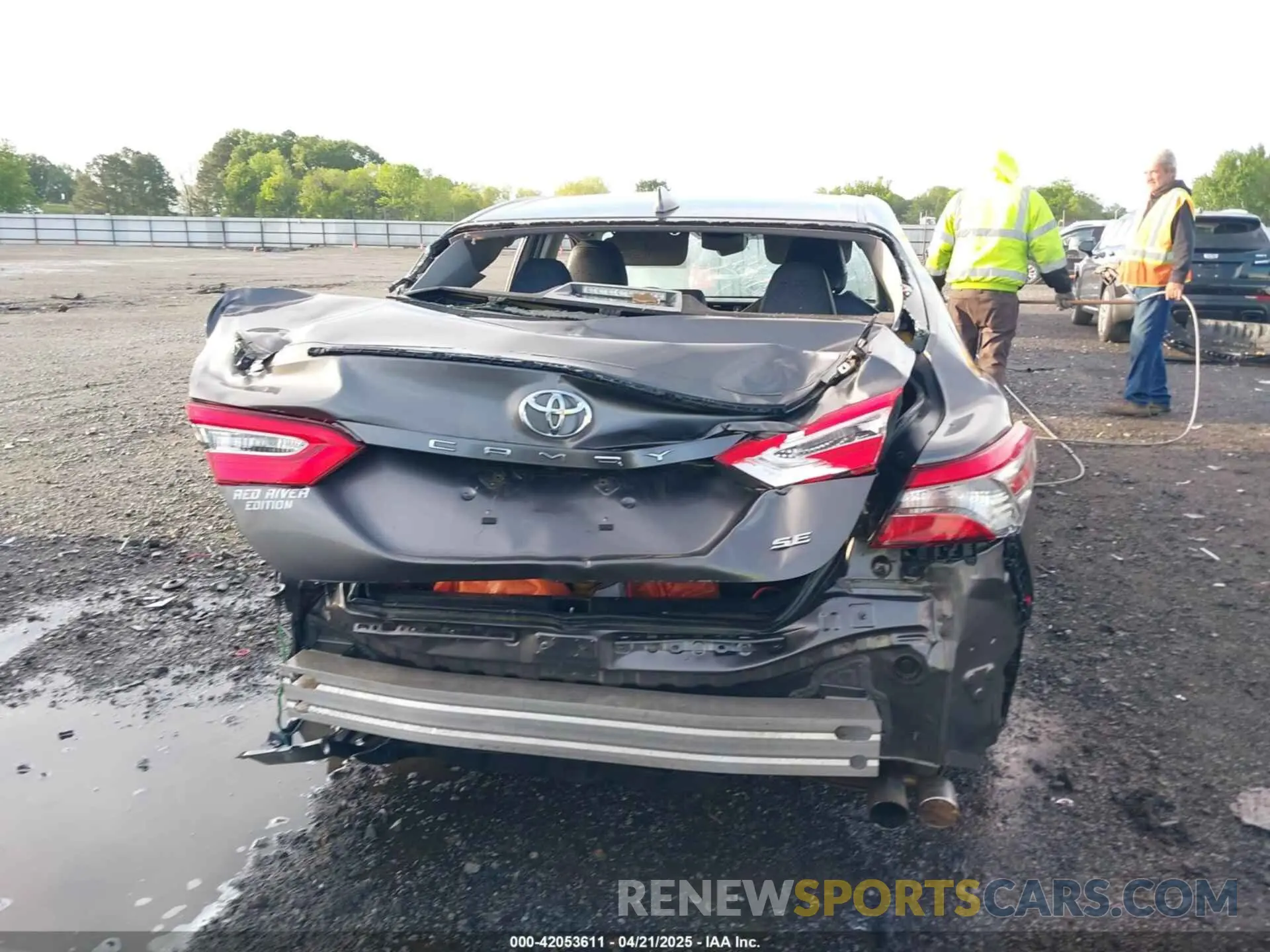 16 Photograph of a damaged car 4T1B11HK8KU258078 TOYOTA CAMRY 2019