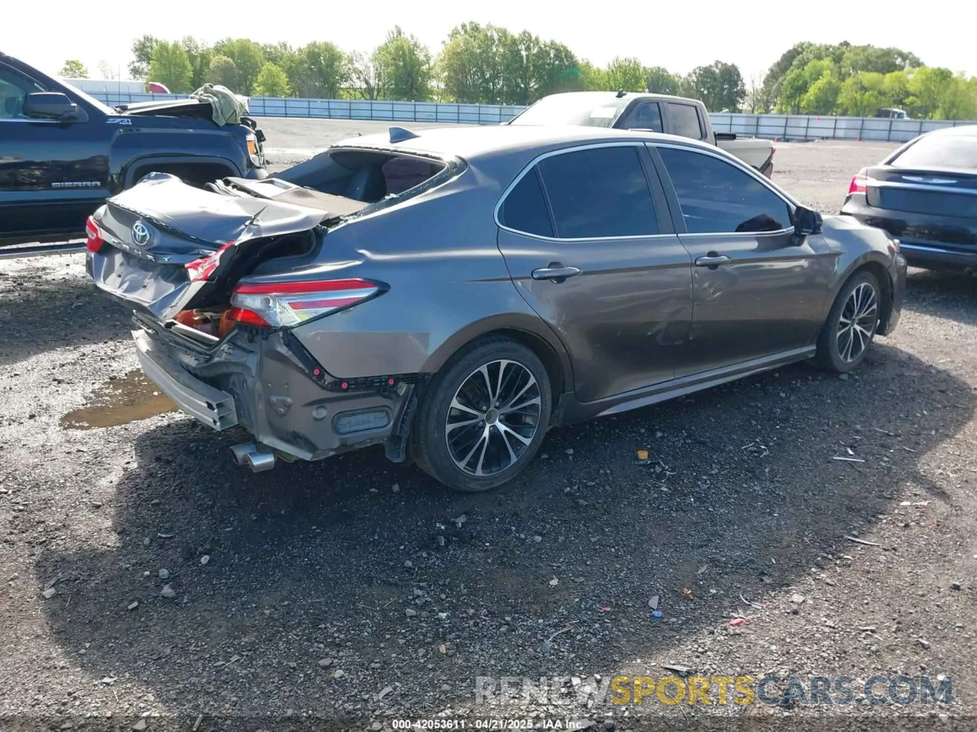 4 Photograph of a damaged car 4T1B11HK8KU258078 TOYOTA CAMRY 2019