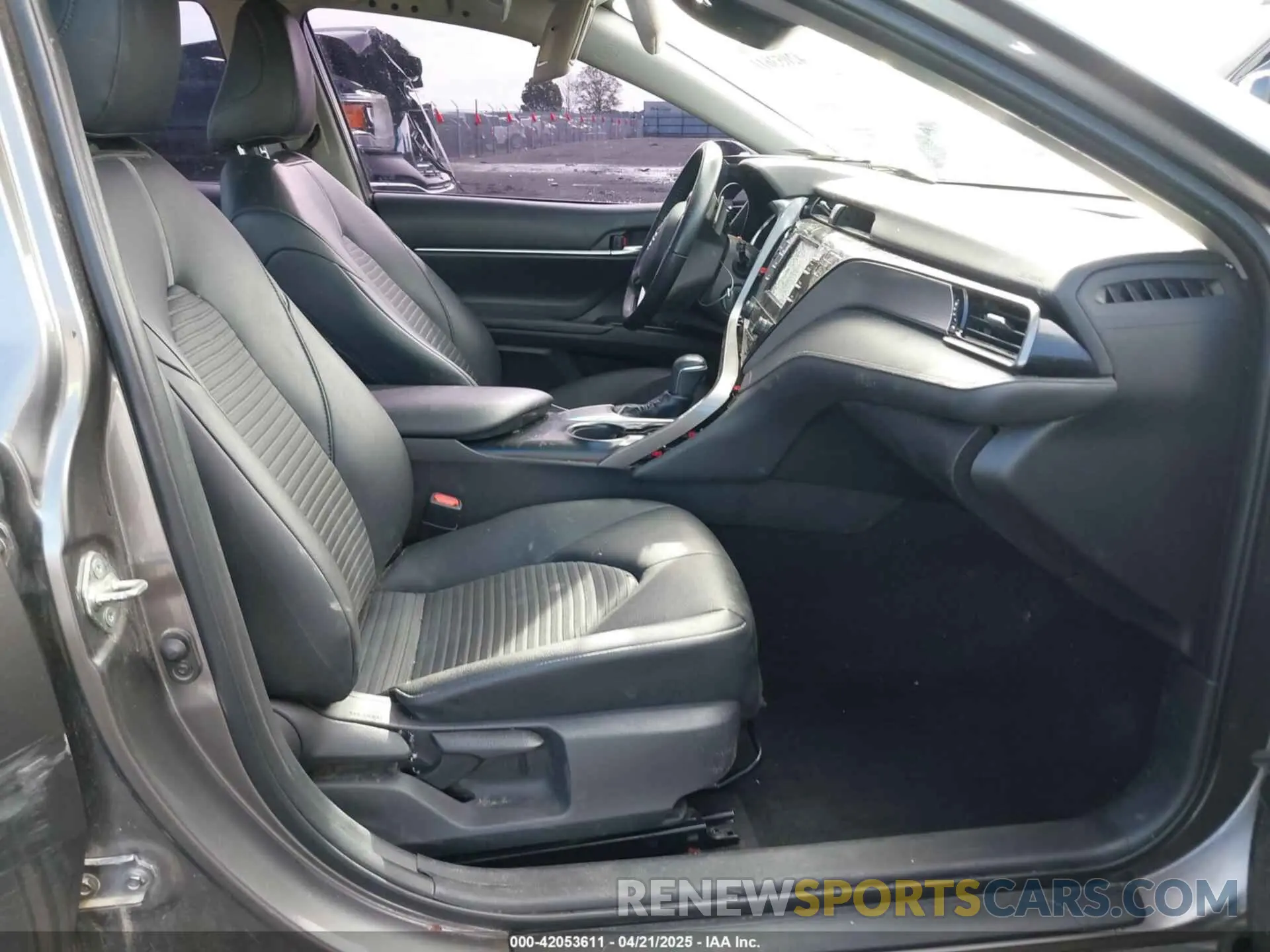 5 Photograph of a damaged car 4T1B11HK8KU258078 TOYOTA CAMRY 2019