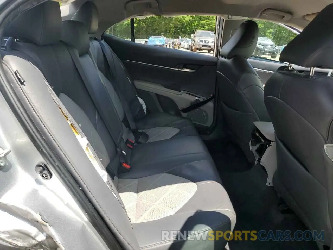 10 Photograph of a damaged car 4T1B11HK8KU258727 TOYOTA CAMRY 2019
