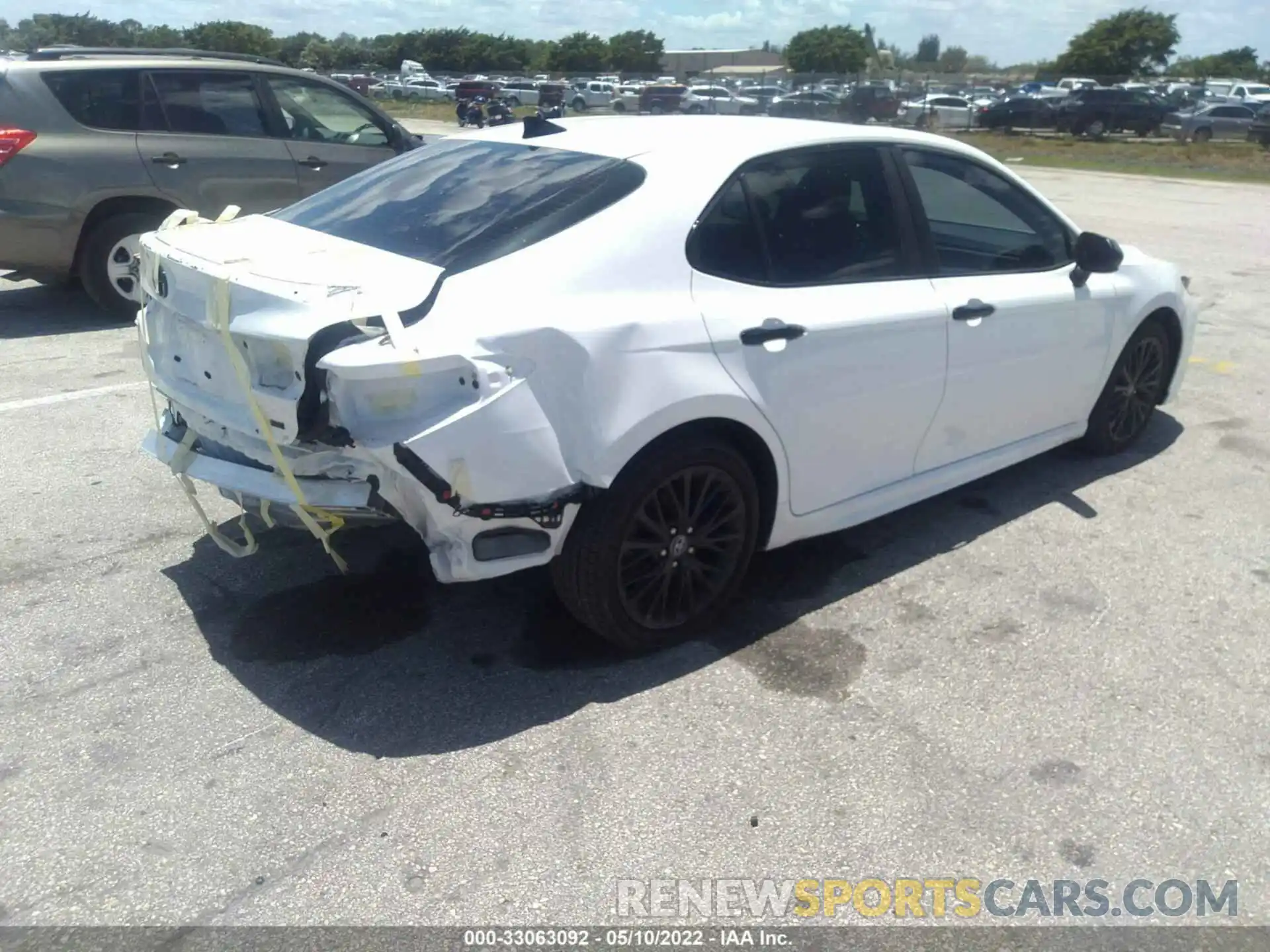 4 Photograph of a damaged car 4T1B11HK8KU259537 TOYOTA CAMRY 2019