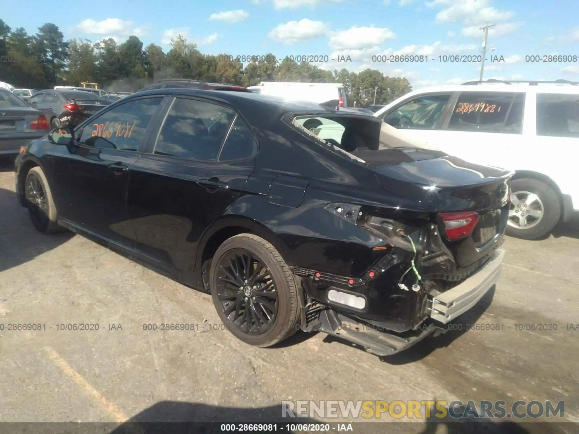 3 Photograph of a damaged car 4T1B11HK8KU260137 TOYOTA CAMRY 2019